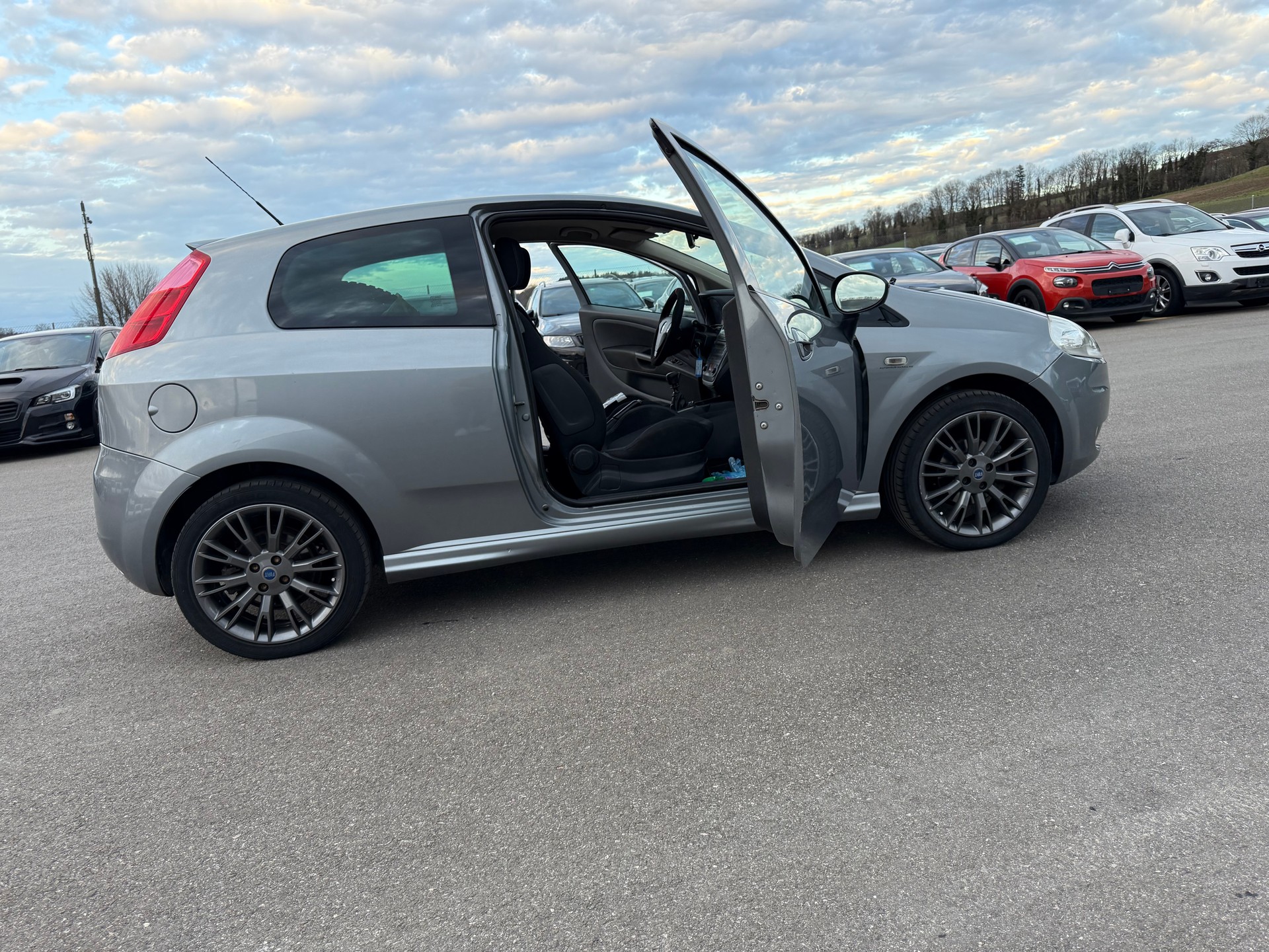 FIAT Punto 1.4 16V Dynamic-image-0