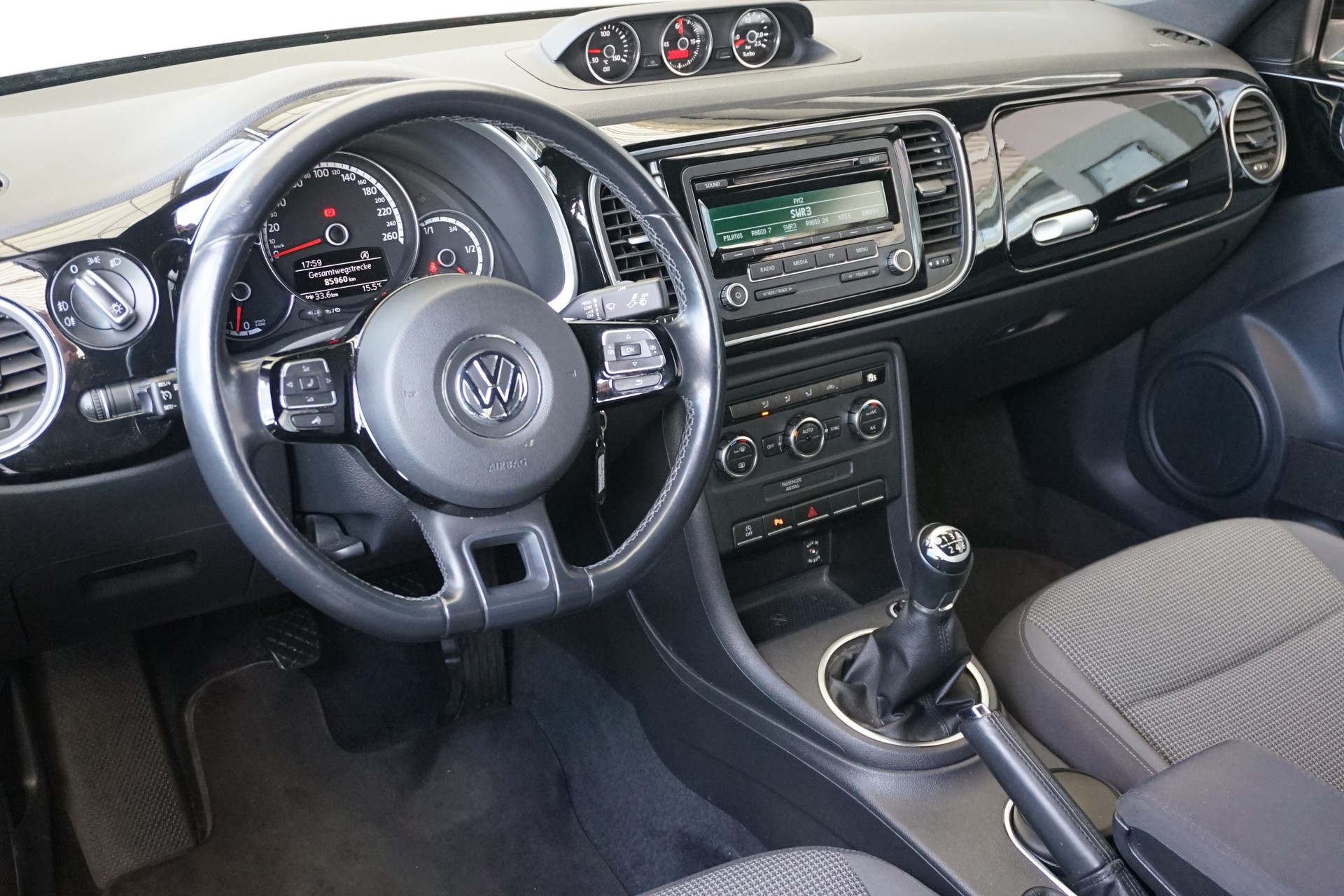 VW Beetle Cabriolet 1.2 TSI Design-image-21