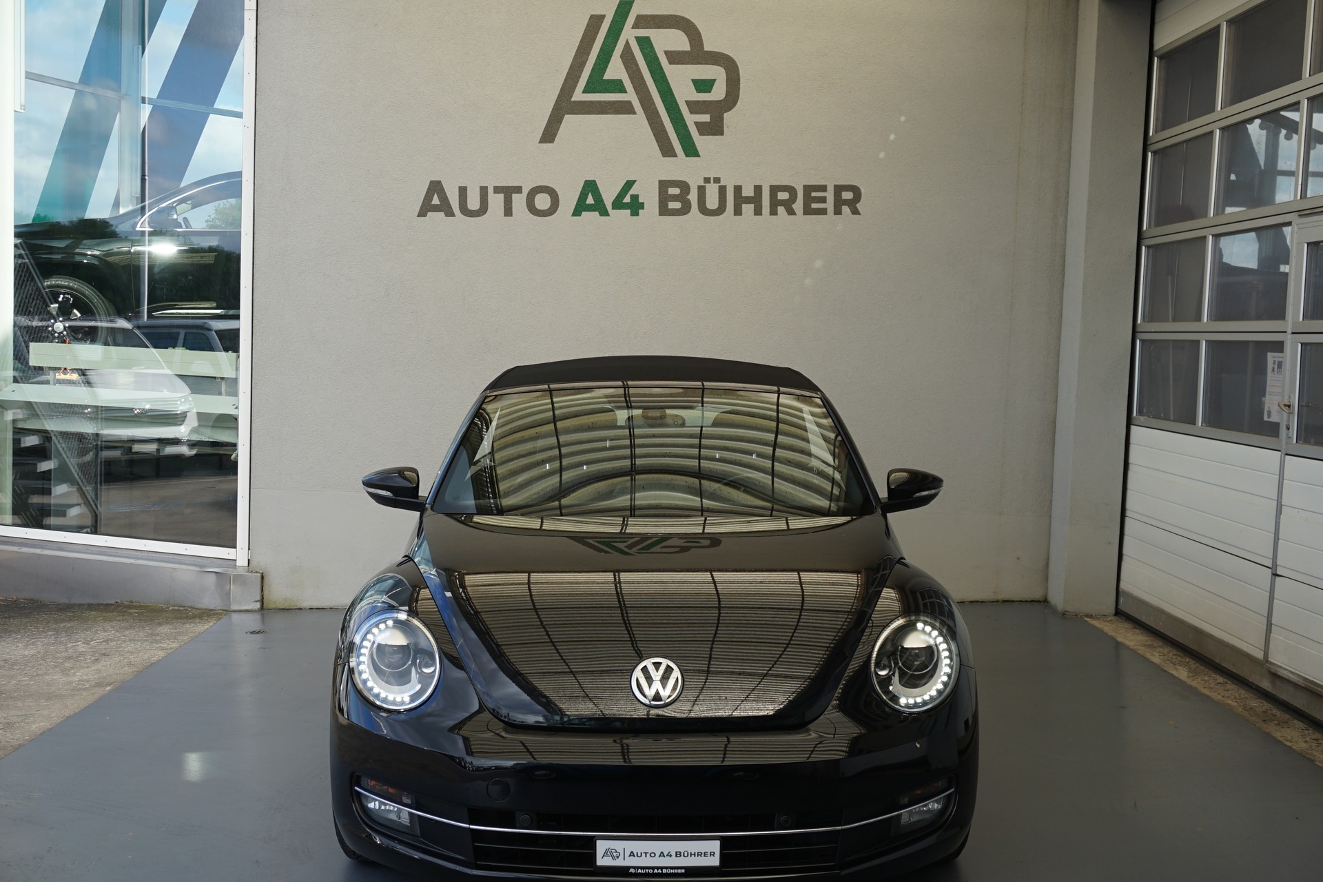 VW Beetle Cabriolet 1.2 TSI Design-image-13
