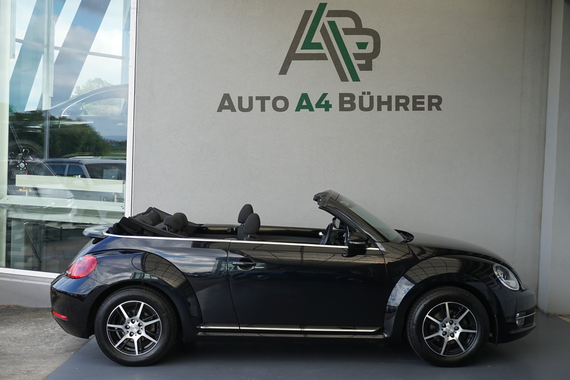 VW Beetle Cabriolet 1.2 TSI Design-image-6