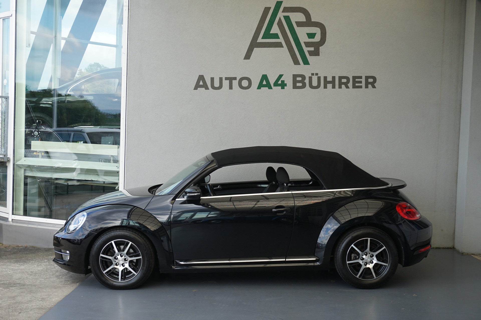 VW Beetle Cabriolet 1.2 TSI Design-image-0