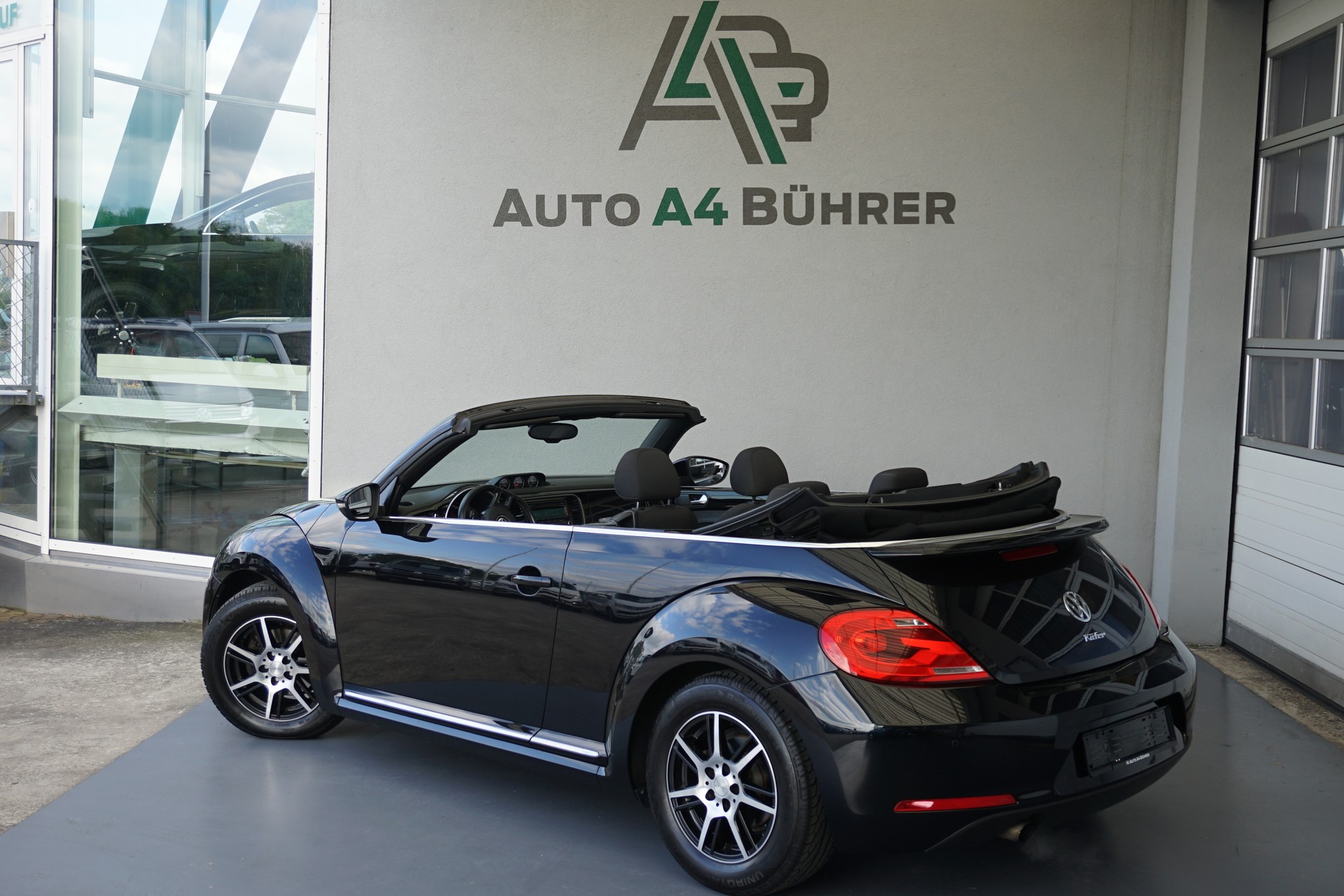 VW Beetle Cabriolet 1.2 TSI Design-image-8