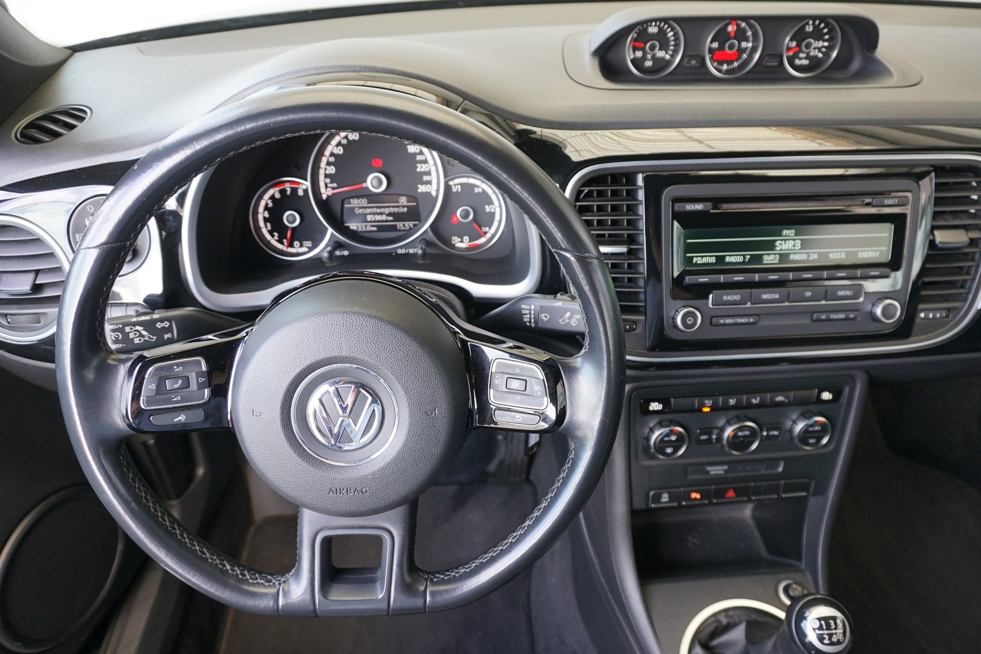 VW Beetle Cabriolet 1.2 TSI Design-image-24