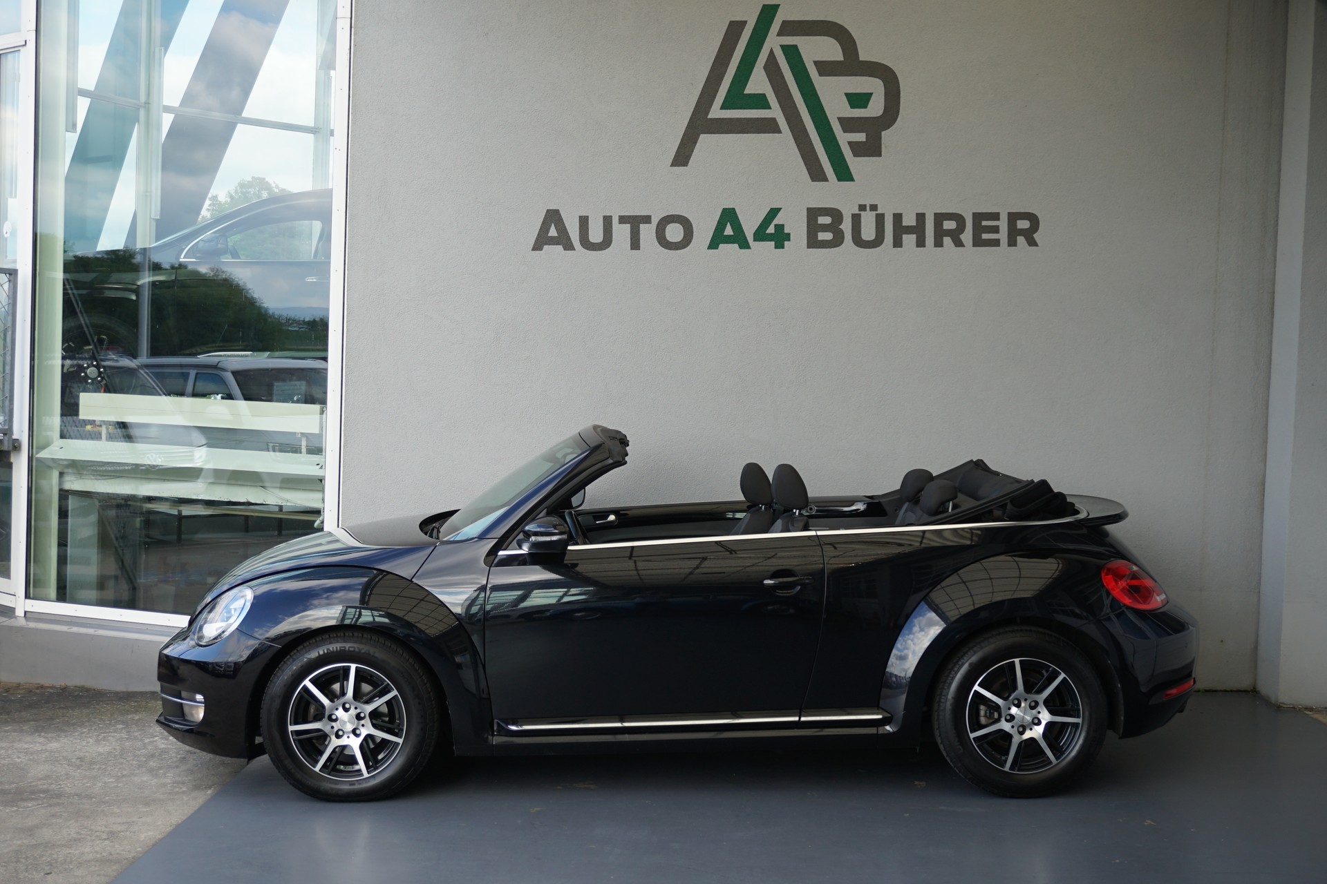 VW Beetle Cabriolet 1.2 TSI Design-image-1