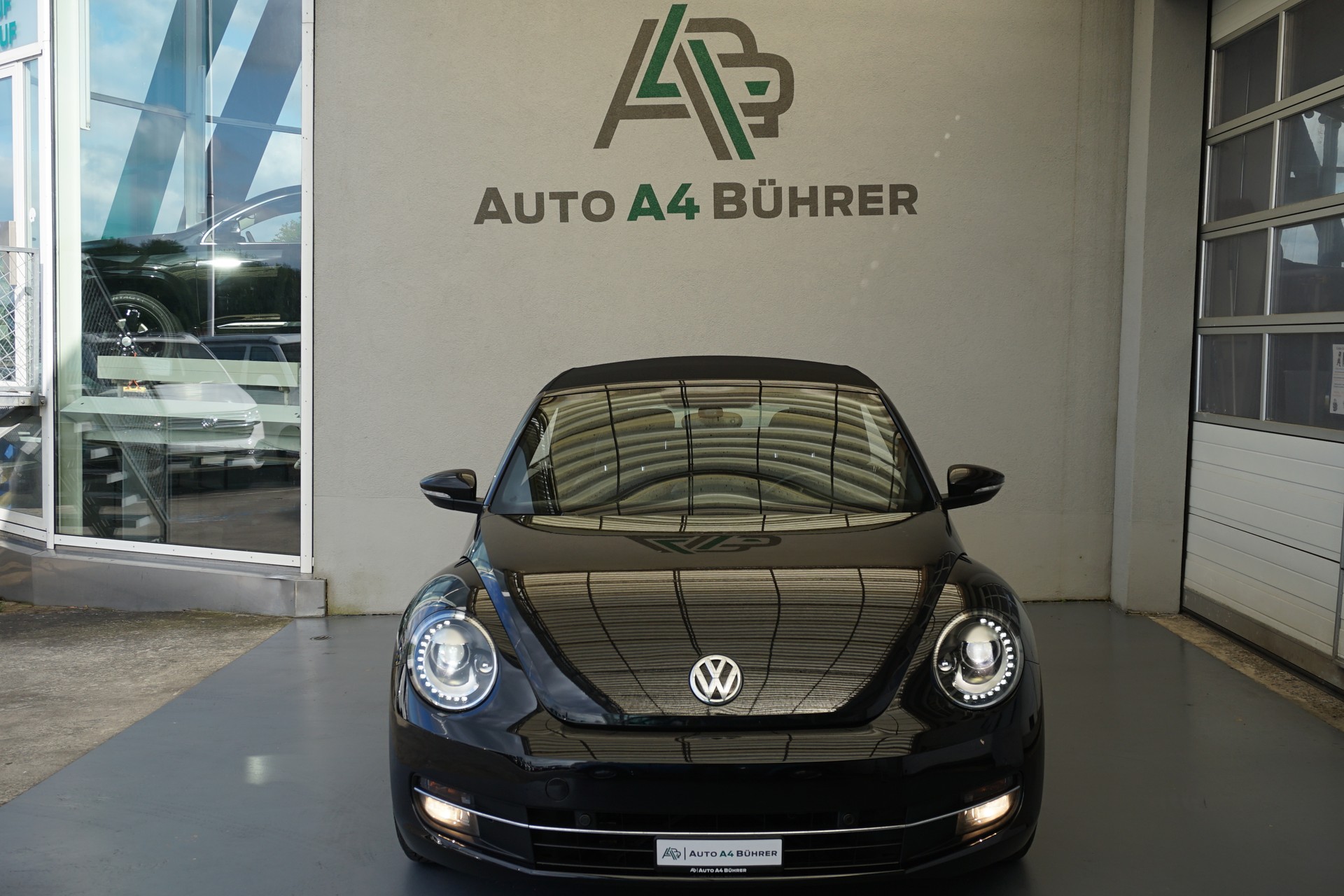 VW Beetle Cabriolet 1.2 TSI Design-image-12