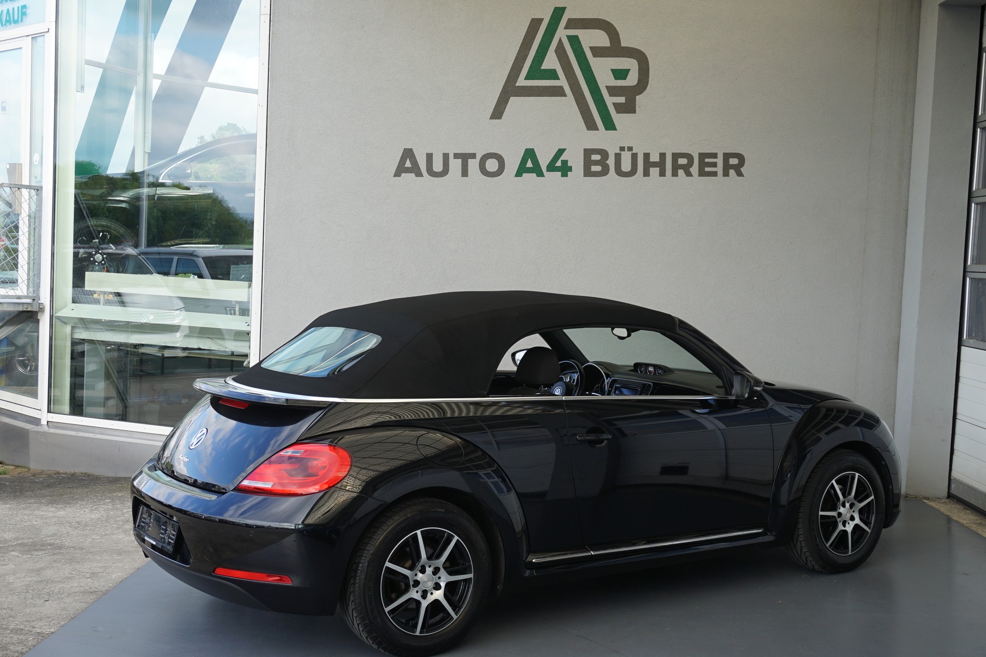 VW Beetle Cabriolet 1.2 TSI Design-image-11