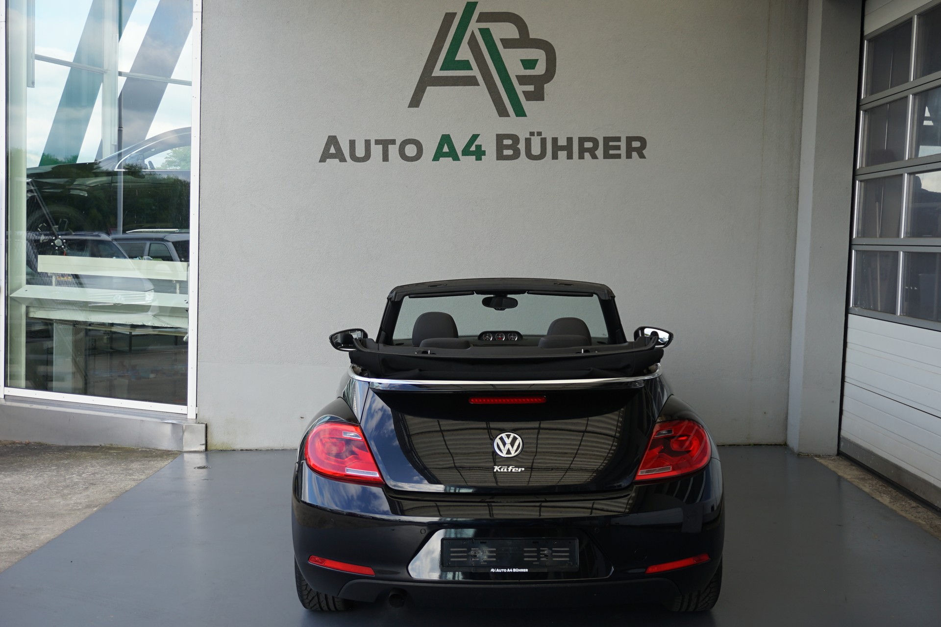 VW Beetle Cabriolet 1.2 TSI Design-image-16