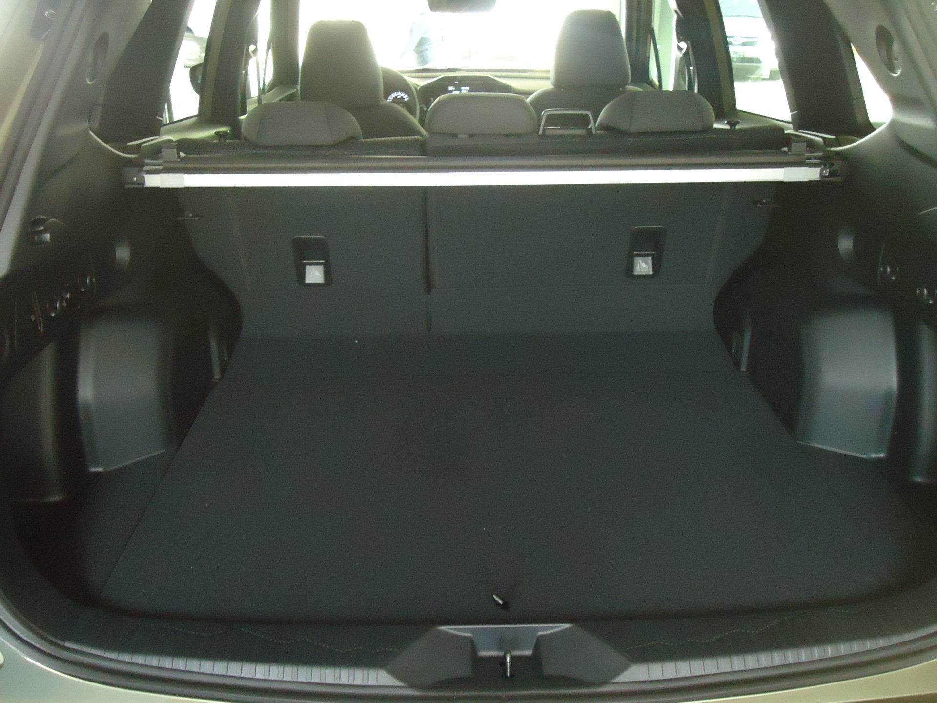SUBARU Forester 2.0i e-Boxer Swiss Plus Lineartronic-image-11