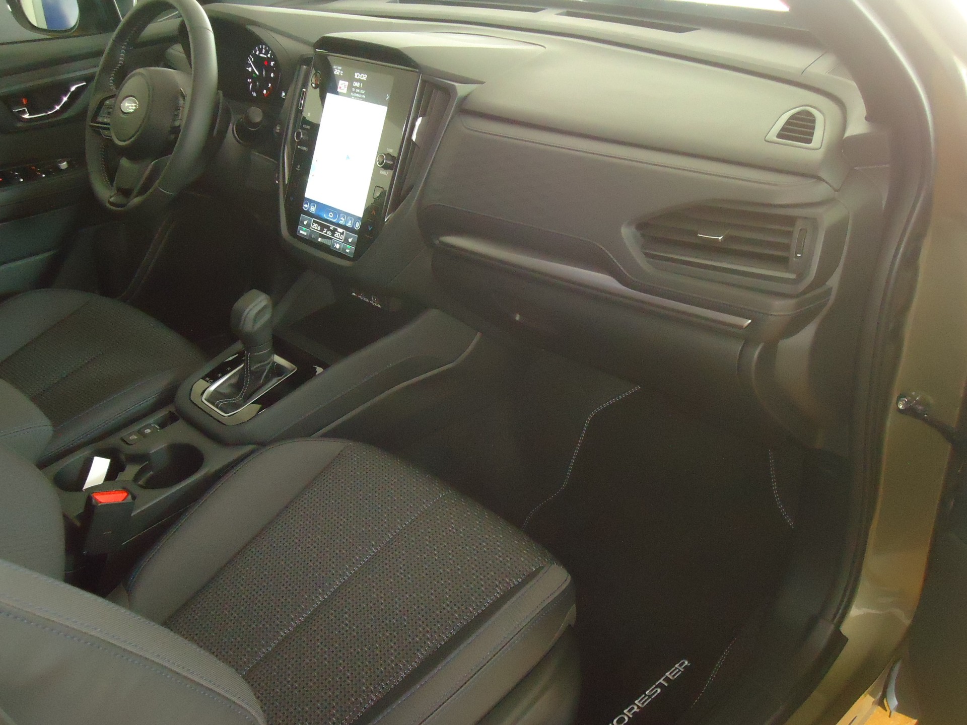 SUBARU Forester 2.0i e-Boxer Swiss Plus Lineartronic-image-13