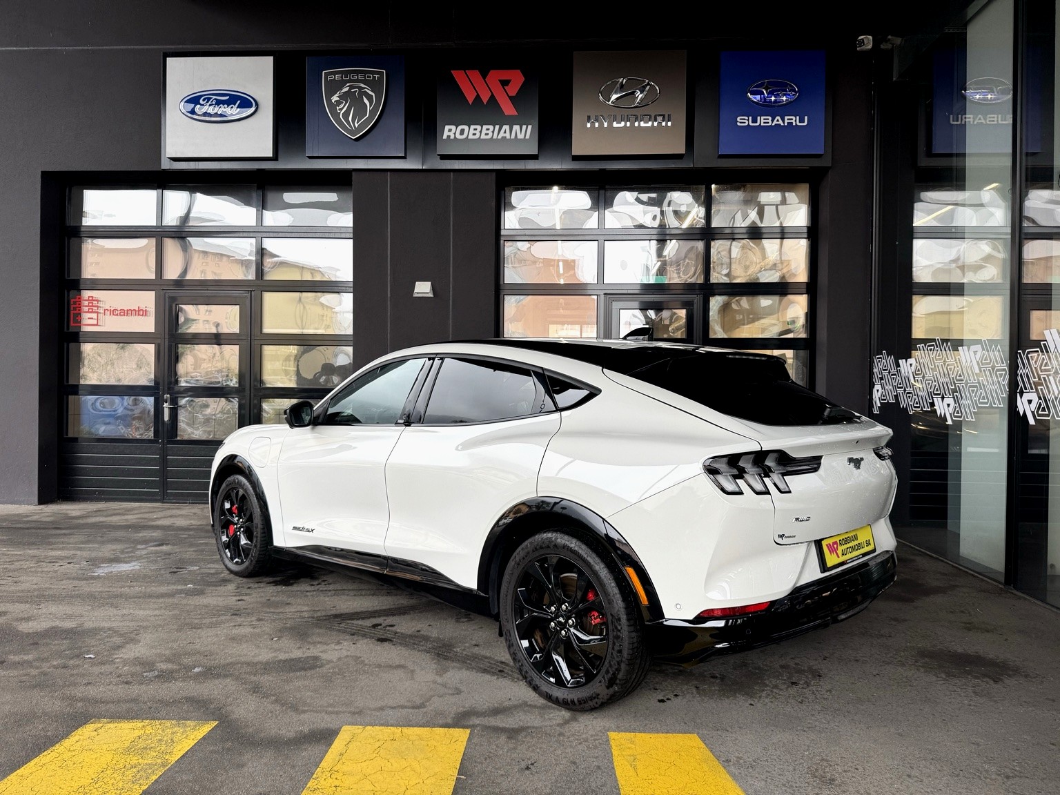 FORD Mustang MACH-E Premium AWD 99 kWh-image-2