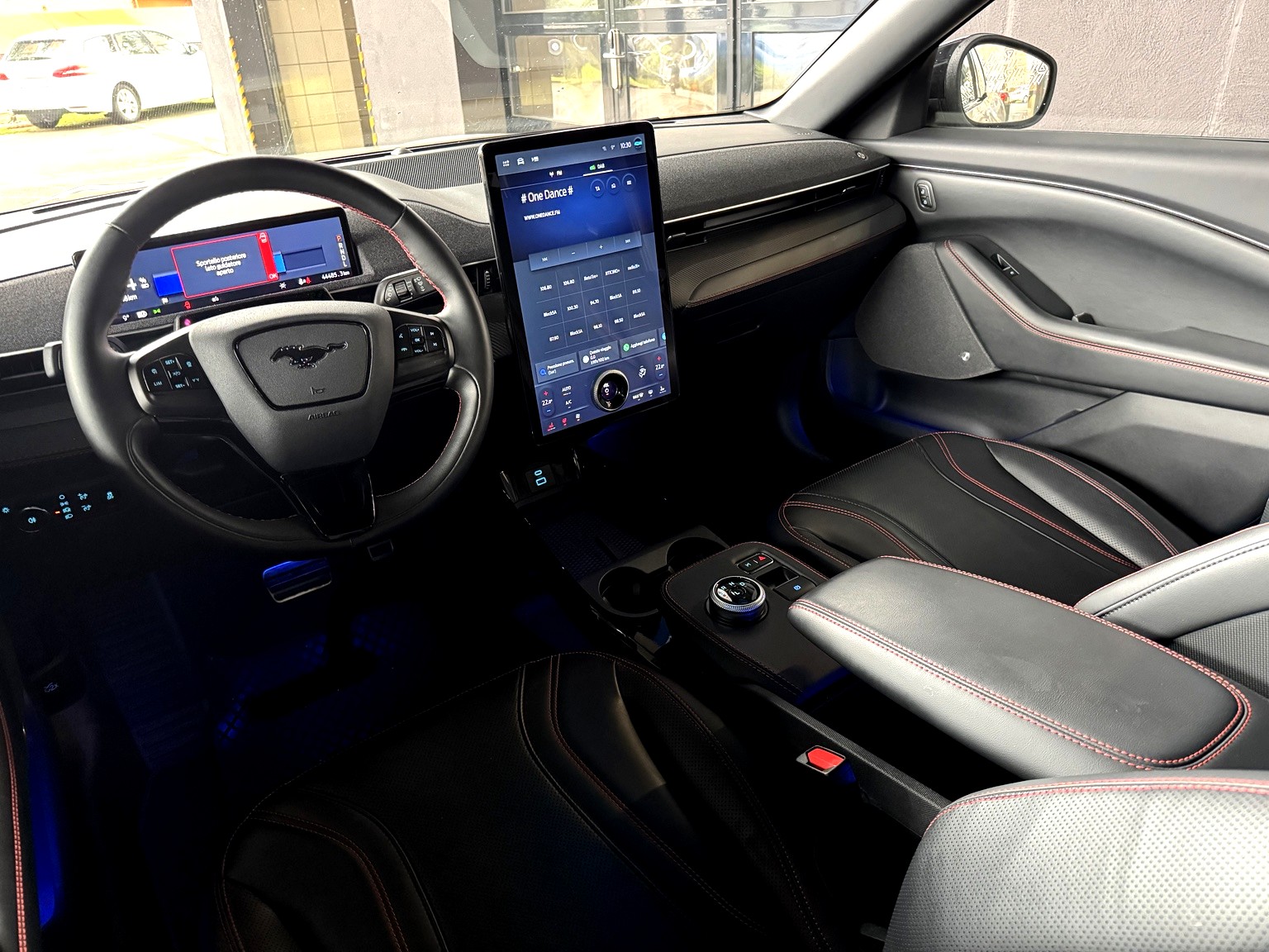 FORD Mustang MACH-E Premium AWD 99 kWh-image-12