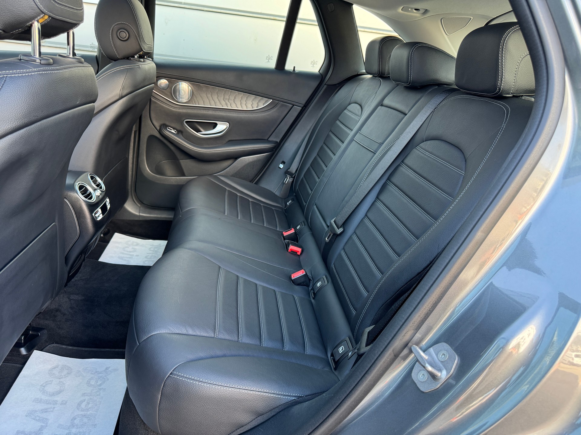 MERCEDES-BENZ GLC 350 e AMG Line 4Matic 7G-Tronic-image-5