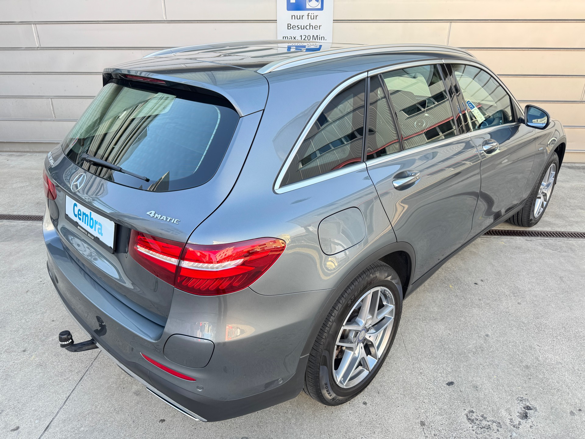 MERCEDES-BENZ GLC 350 e AMG Line 4Matic 7G-Tronic-image-15