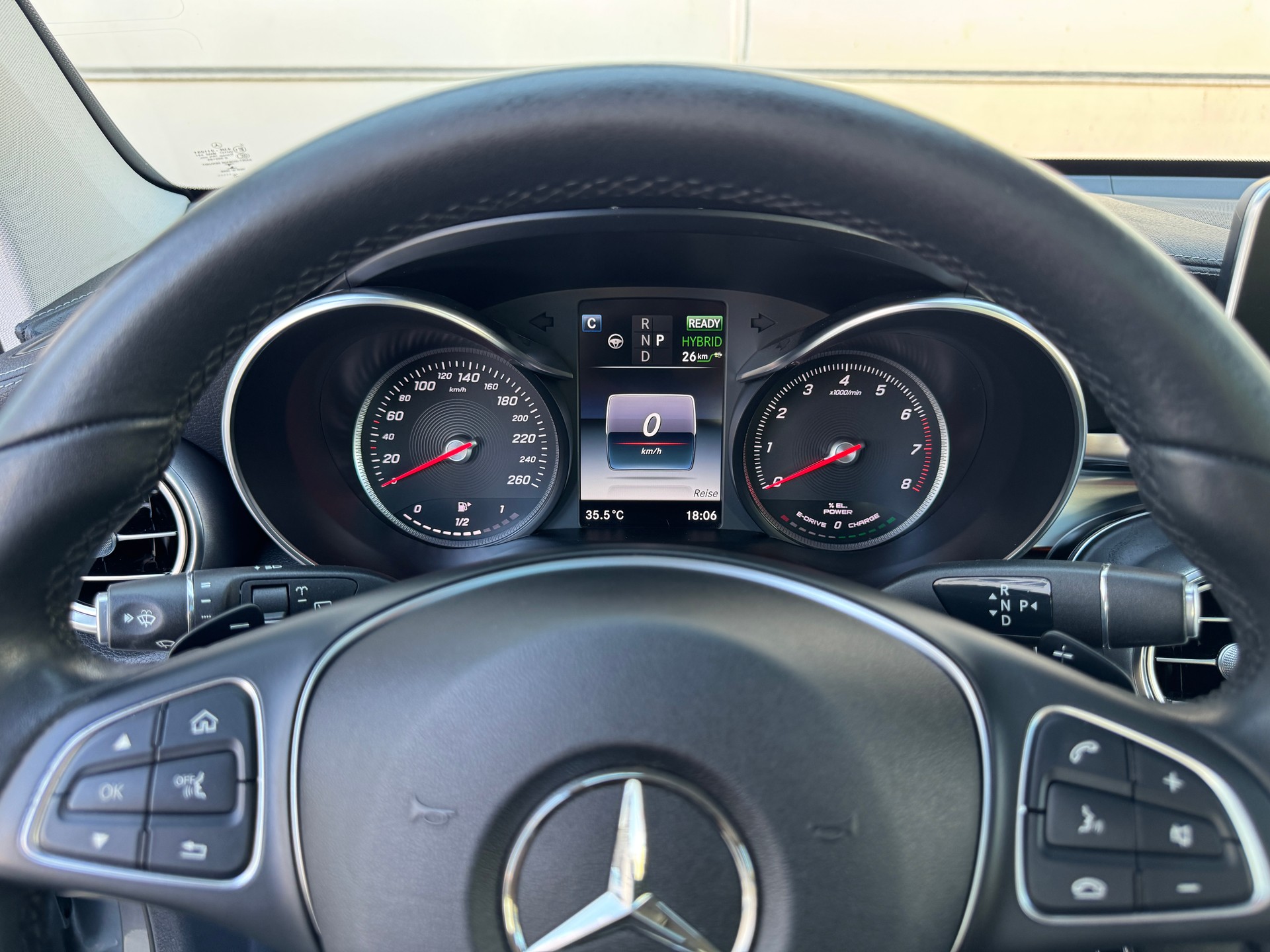 MERCEDES-BENZ GLC 350 e AMG Line 4Matic 7G-Tronic-image-9