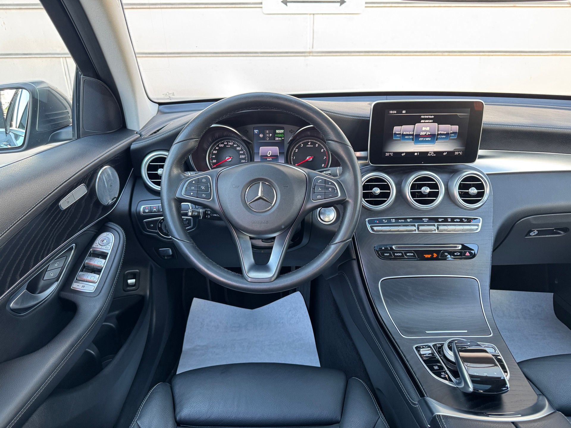 MERCEDES-BENZ GLC 350 e AMG Line 4Matic 7G-Tronic-image-8