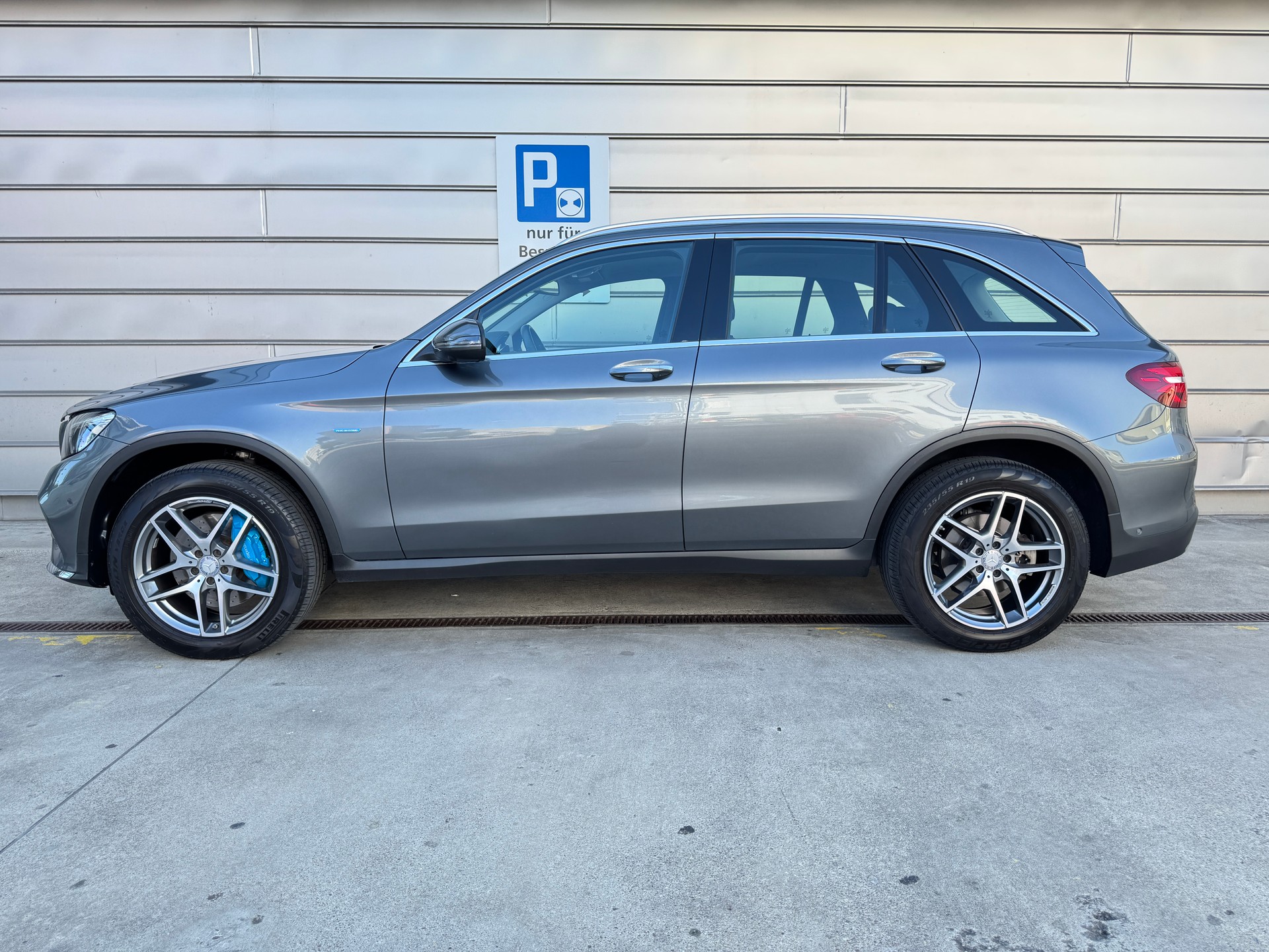 MERCEDES-BENZ GLC 350 e AMG Line 4Matic 7G-Tronic-image-1