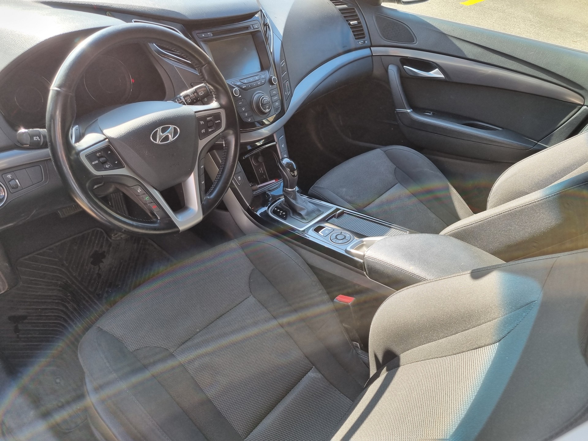 HYUNDAI i40 Wagon 1.7 CRDI Style Automatic-image-9