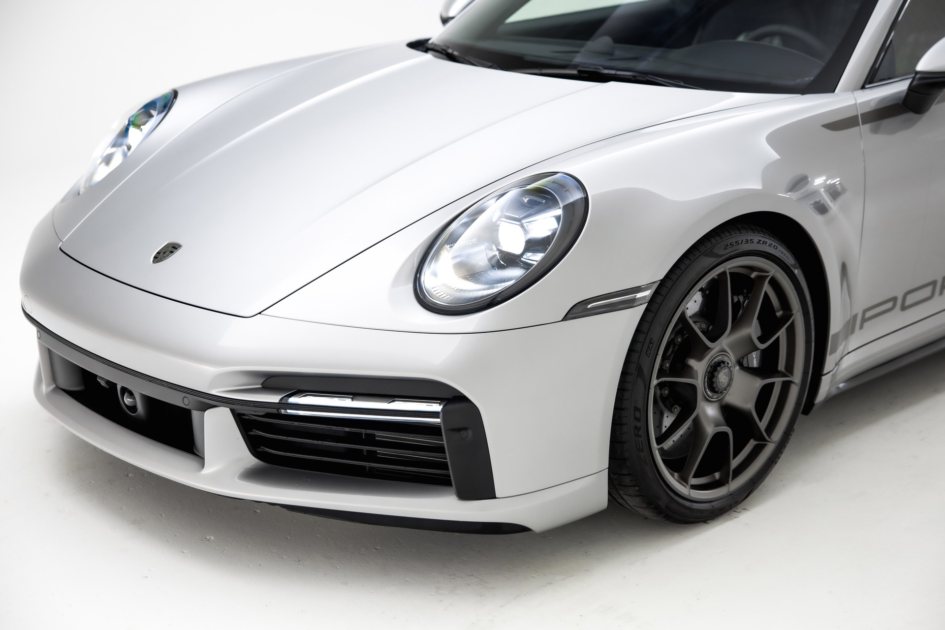 PORSCHE 911 Turbo 50 Jahre-image-16