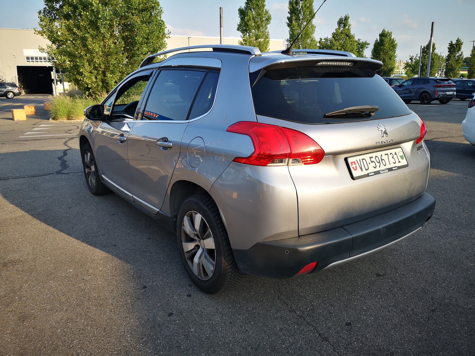 PEUGEOT 2008 1.2 VTI Active ETG5-image-2