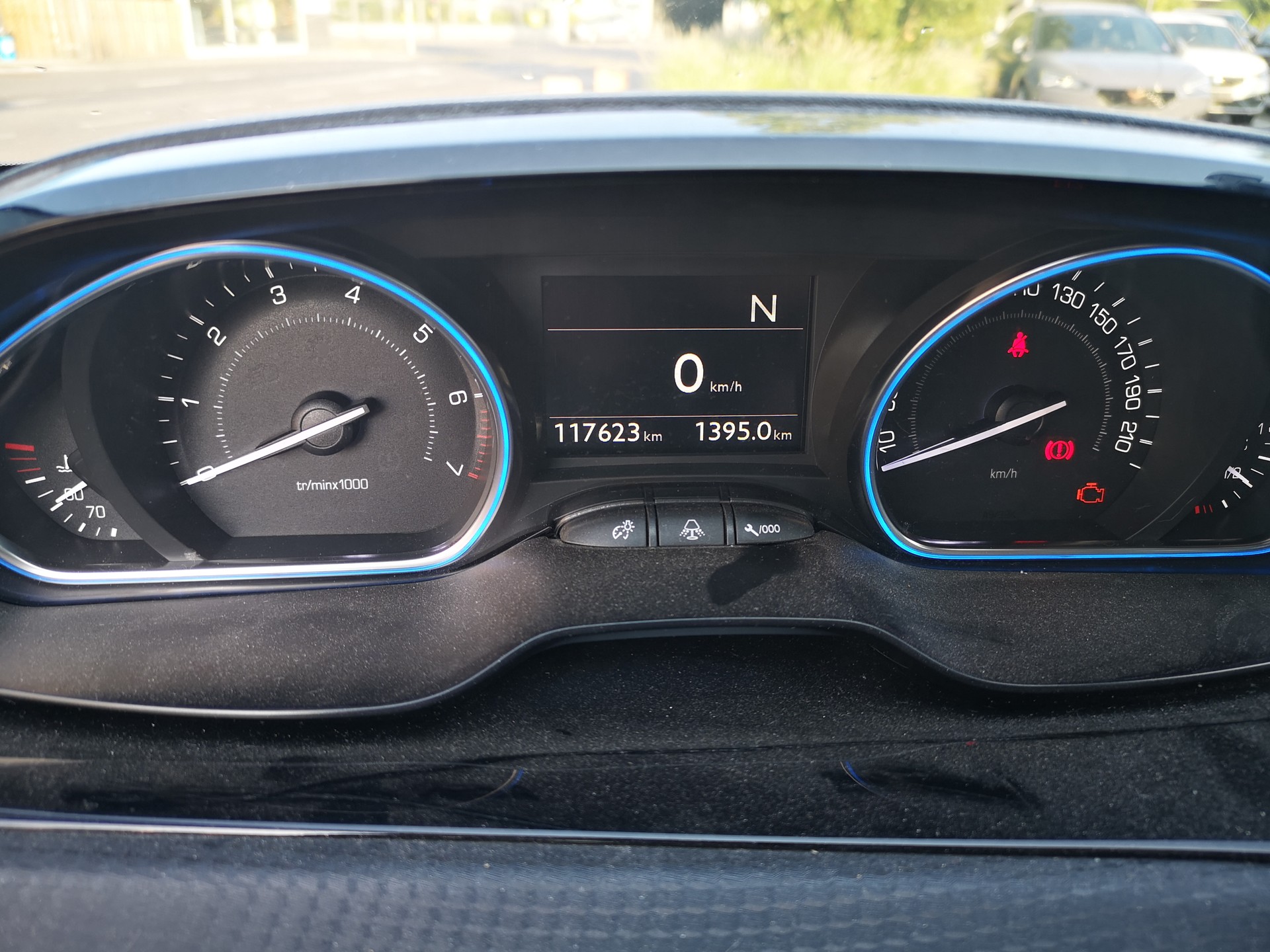 PEUGEOT 2008 1.2 VTI Active ETG5-image-5