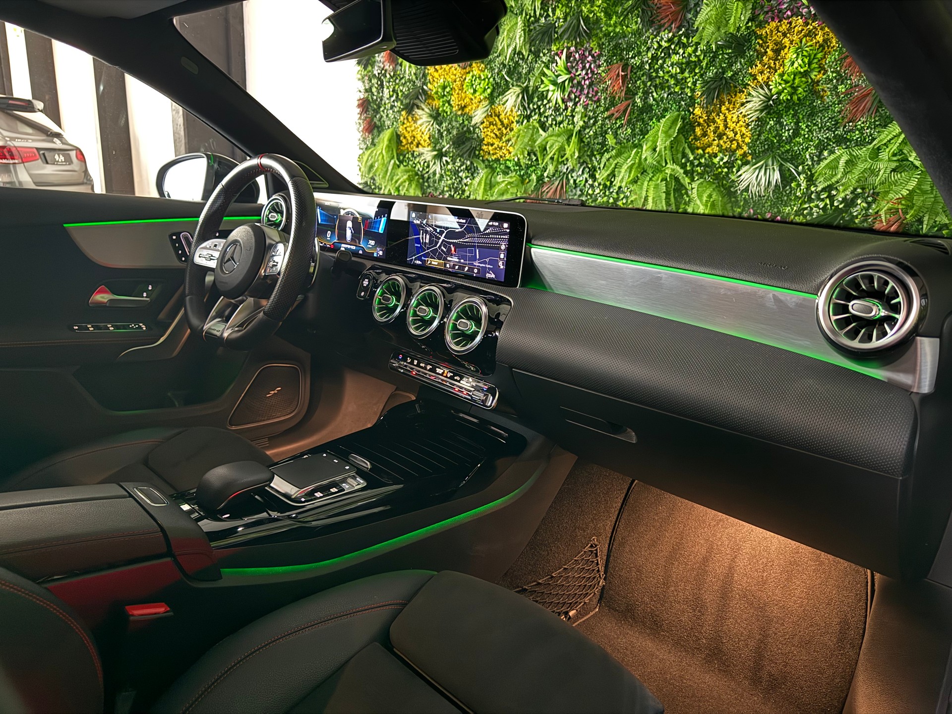 MERCEDES-BENZ A 35 AMG 4Matic Speedshift-image-13
