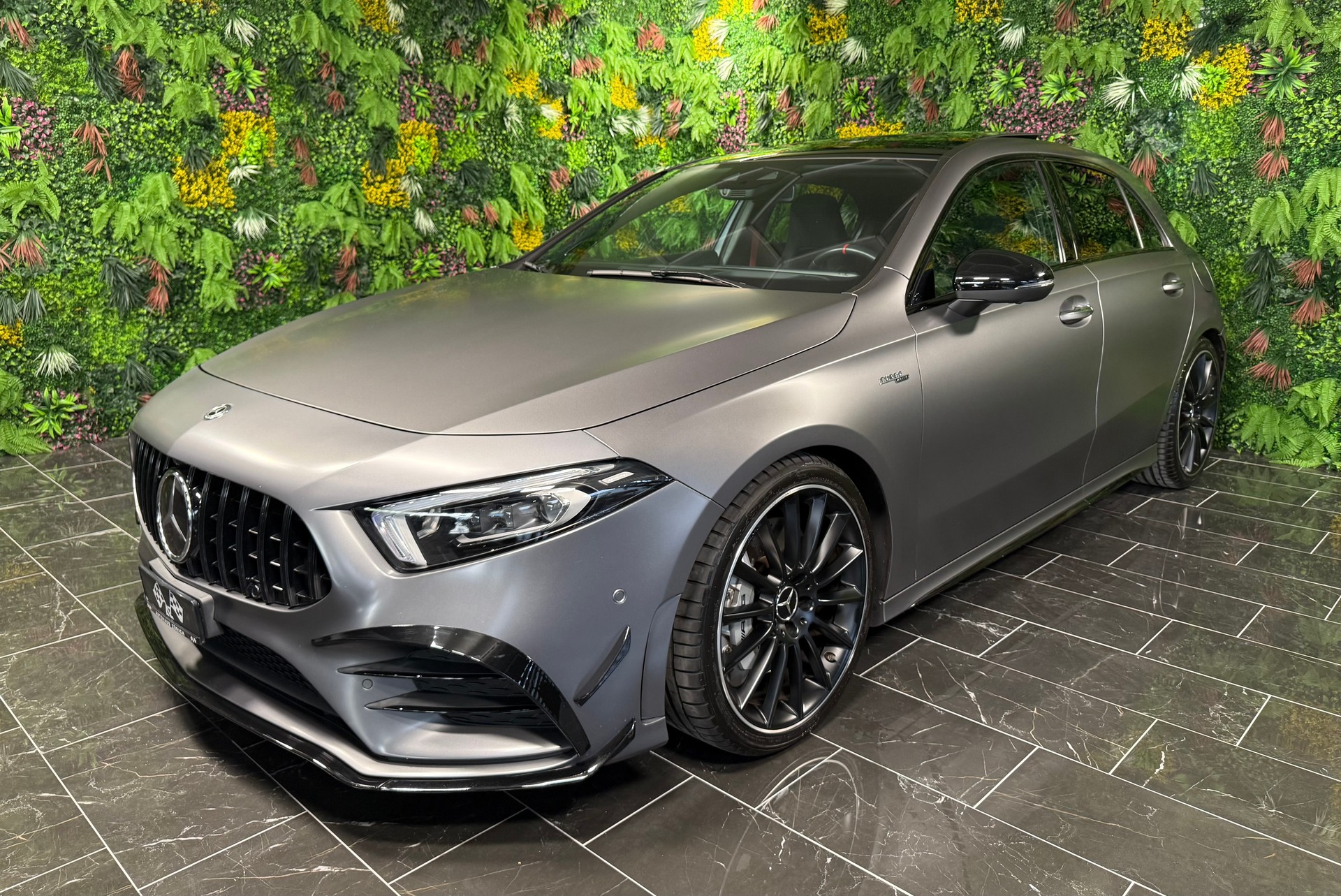 MERCEDES-BENZ A 35 AMG 4Matic Speedshift-image-2