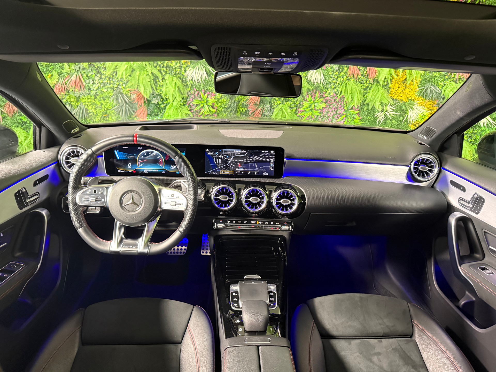 MERCEDES-BENZ A 35 AMG 4Matic Speedshift-image-12