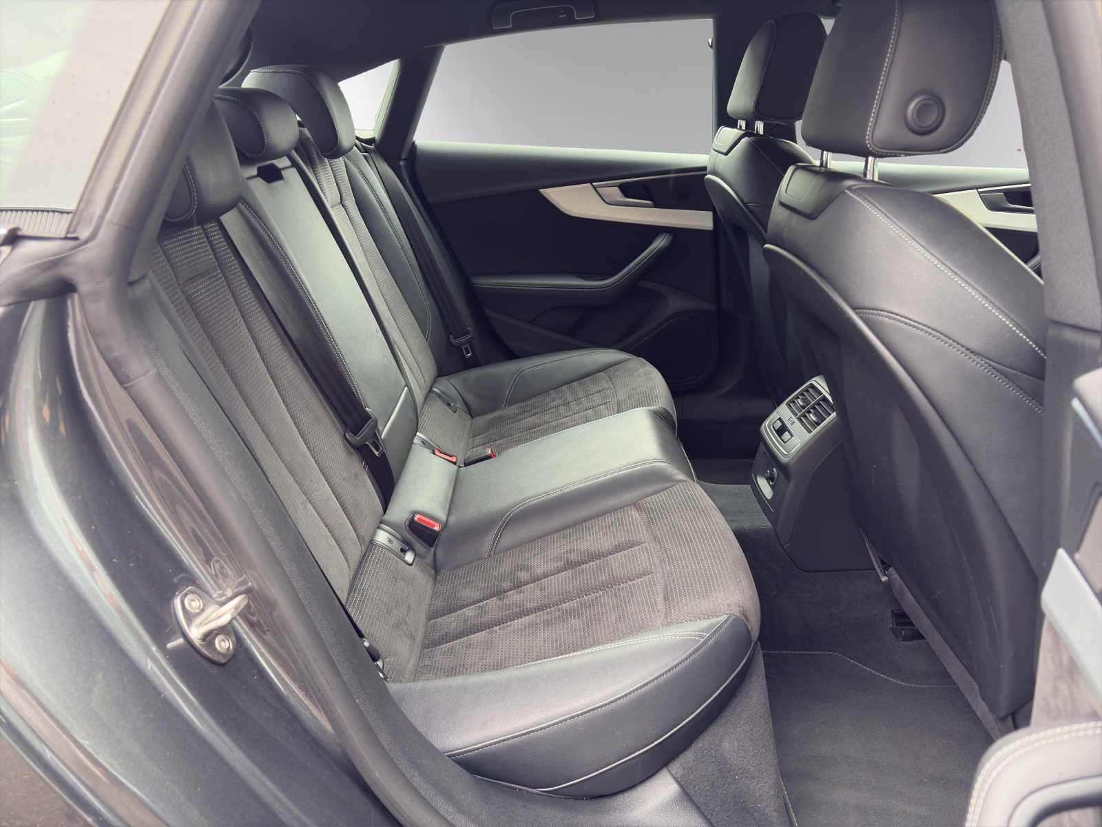 AUDI A5 Sportback 2.0 TFSI S-Line Sport quattro S-tronic-image-10