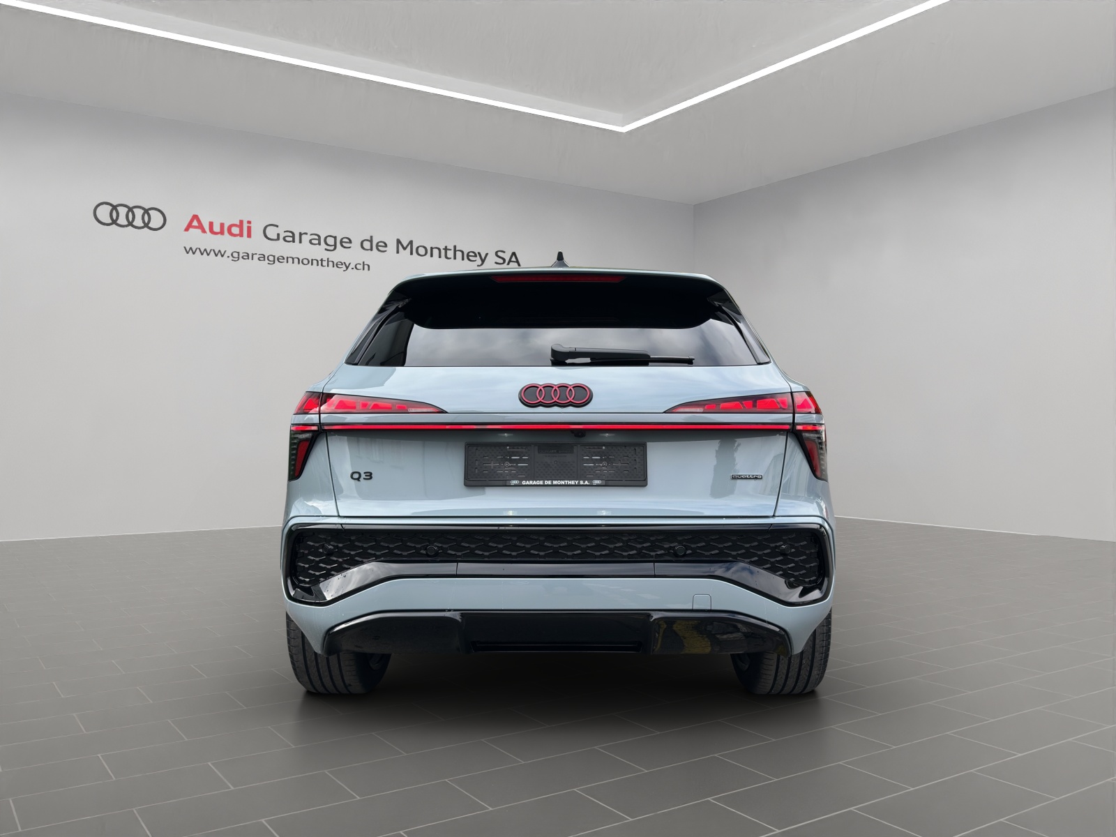AUDI Q3 SUV TFSI quattro 195 kW S tronic-image-4