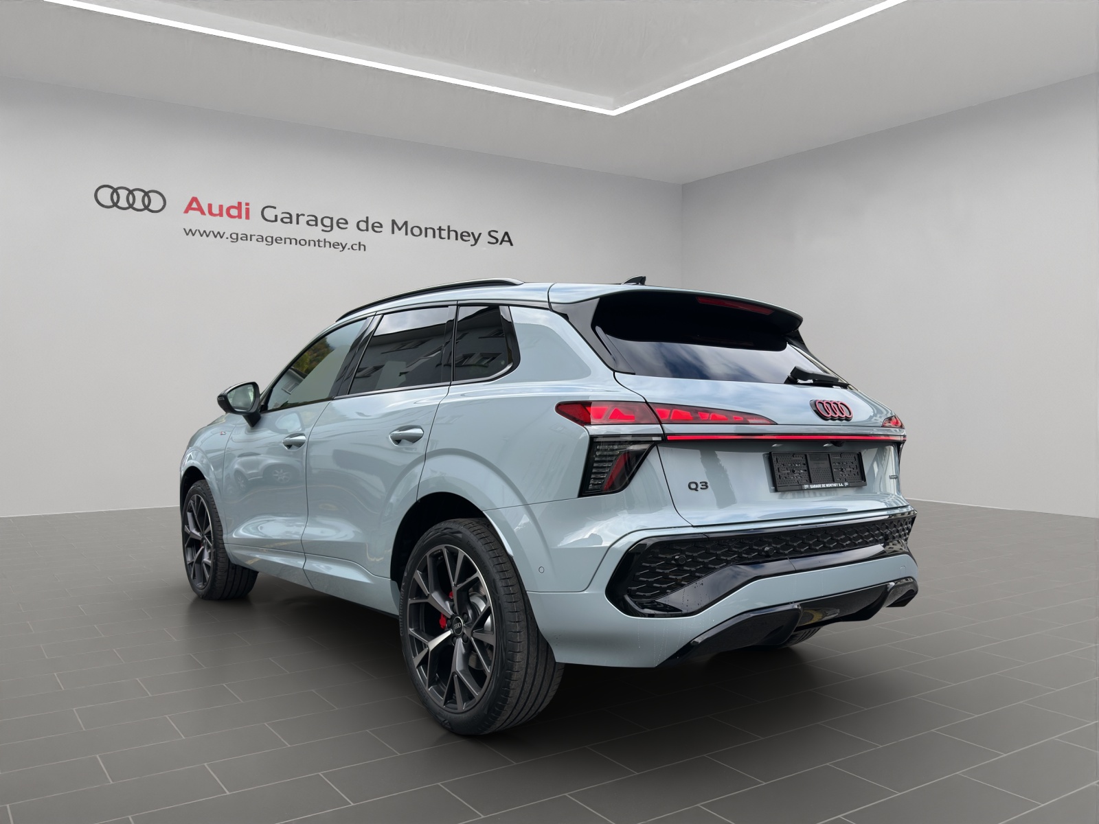 AUDI Q3 SUV TFSI quattro 195 kW S tronic-image-5
