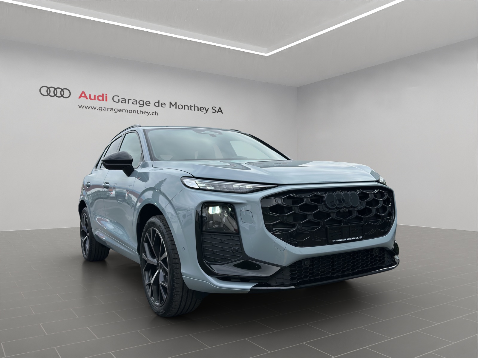 AUDI Q3 SUV TFSI quattro 195 kW S tronic-image-2