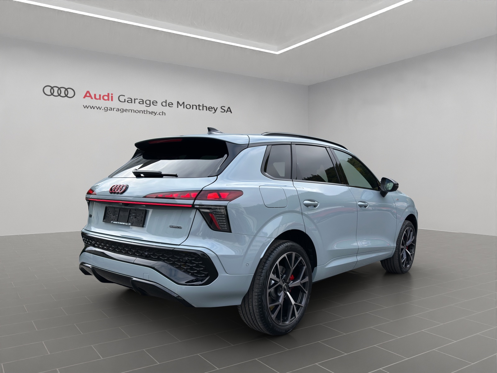 AUDI Q3 SUV TFSI quattro 195 kW S tronic-image-3