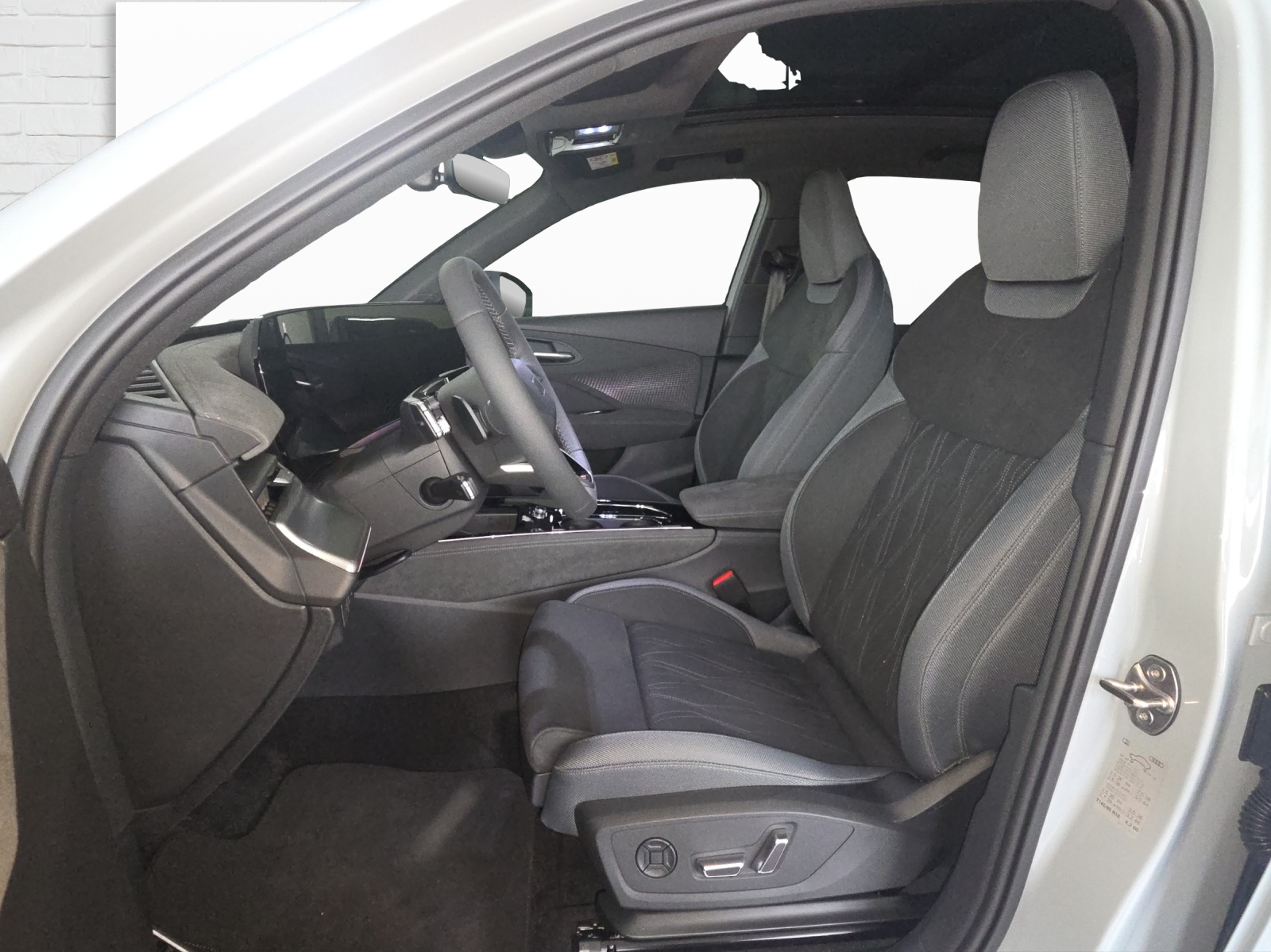 AUDI Q3 SUV TFSI quattro 195 kW S tronic-image-4