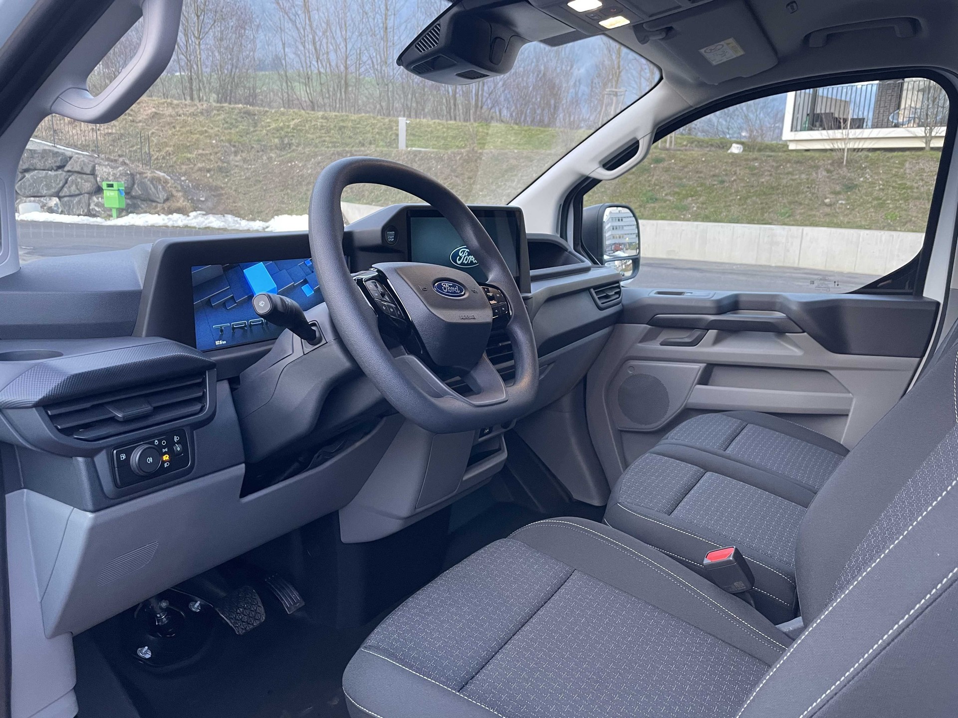 FORD Transit Custom Van 320 L2 2.5 Duratec 233PS Trend PHEV-image-20