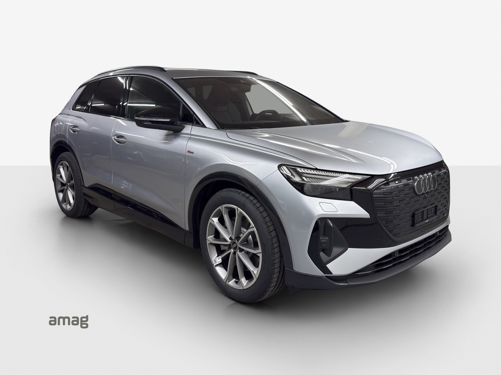 AUDI Q4 e-tron 45 quattro-image-5