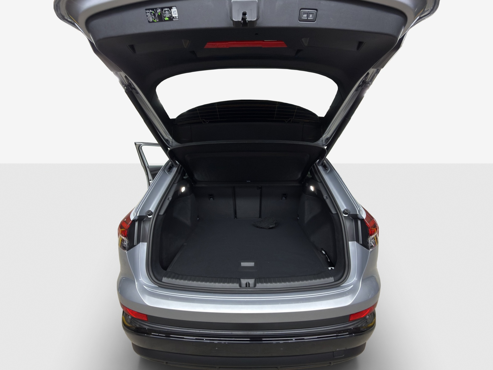 AUDI Q4 e-tron 45 quattro-image-12