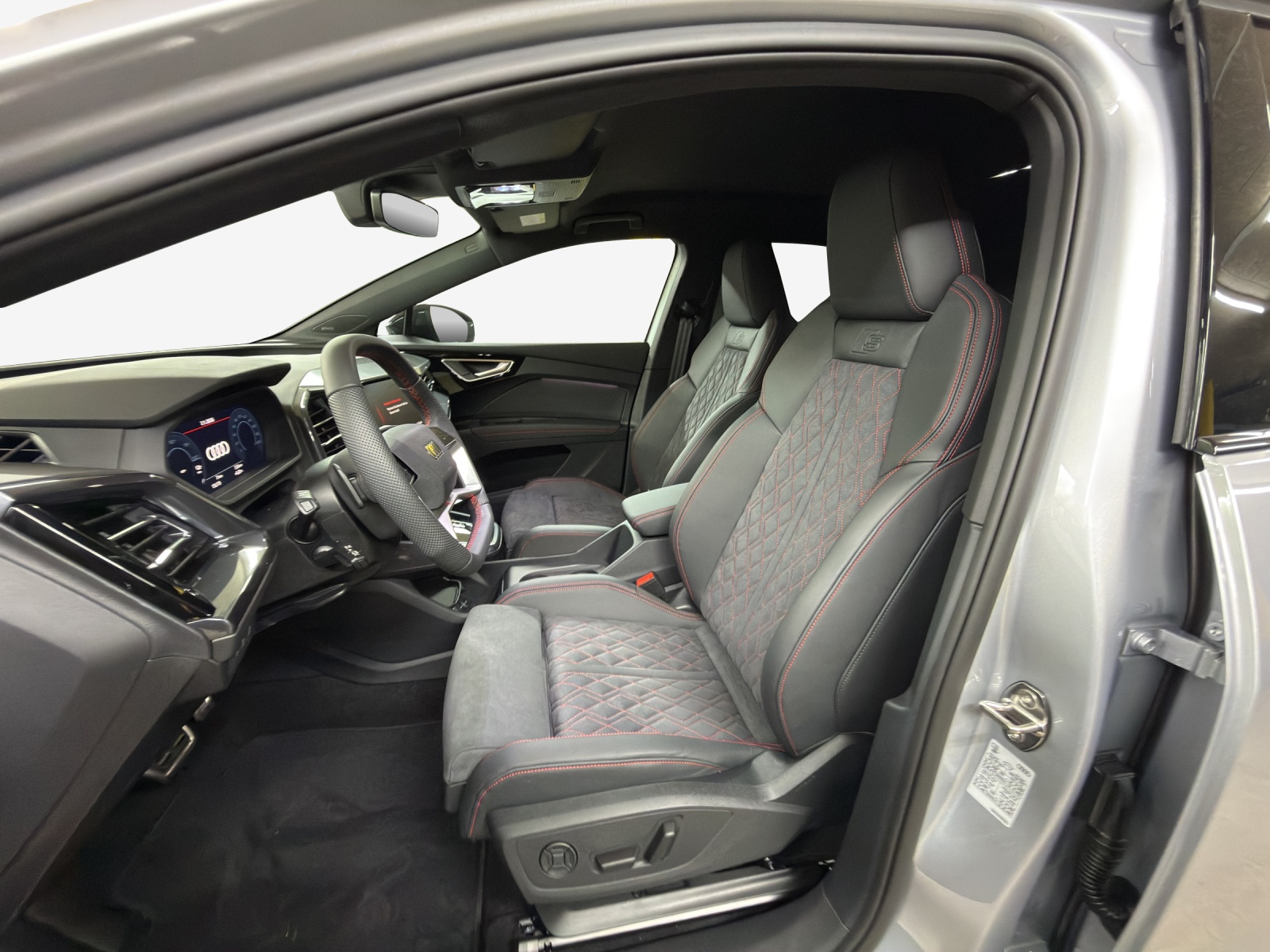 AUDI Q4 e-tron 45 quattro-image-7
