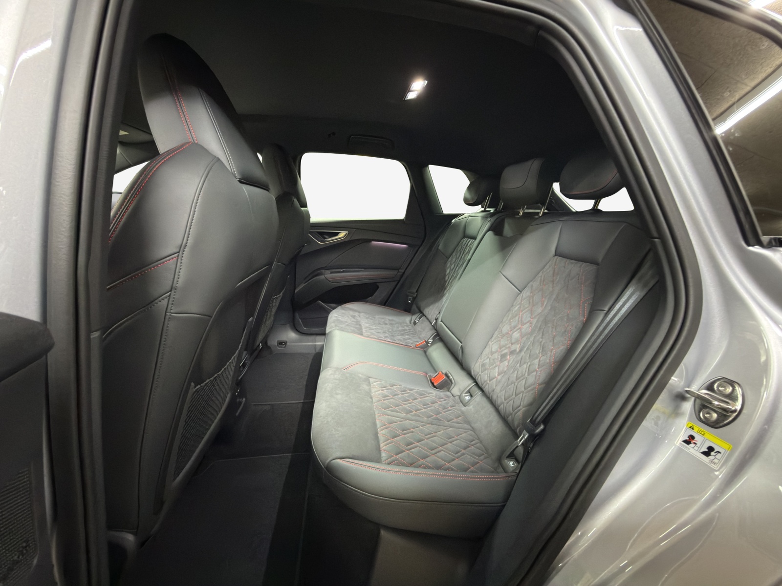 AUDI Q4 e-tron 45 quattro-image-11