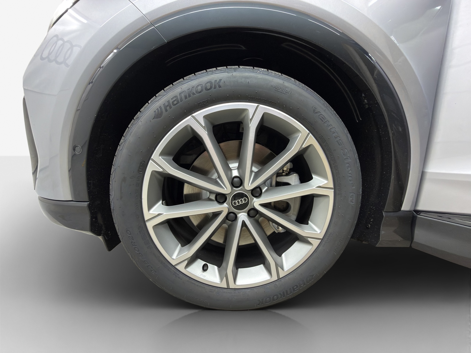 AUDI Q4 e-tron 45 quattro-image-13