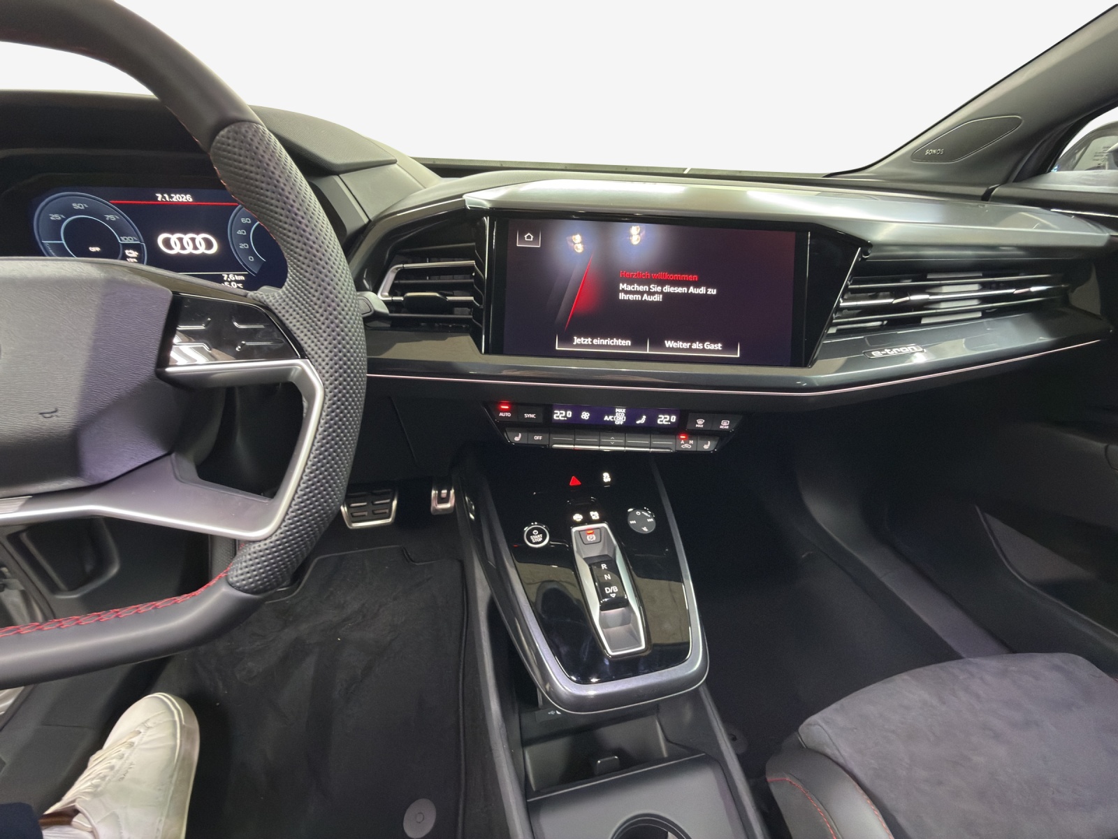 AUDI Q4 e-tron 45 quattro-image-10