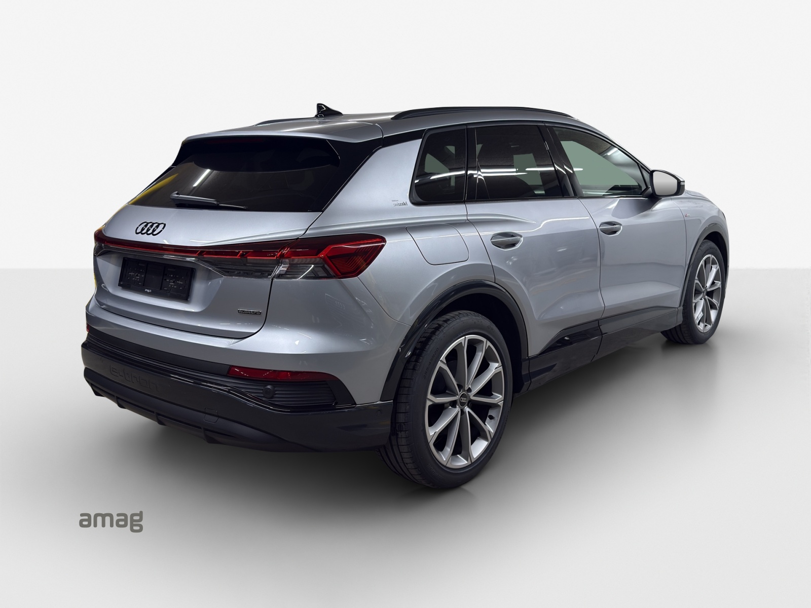 AUDI Q4 e-tron 45 quattro-image-4