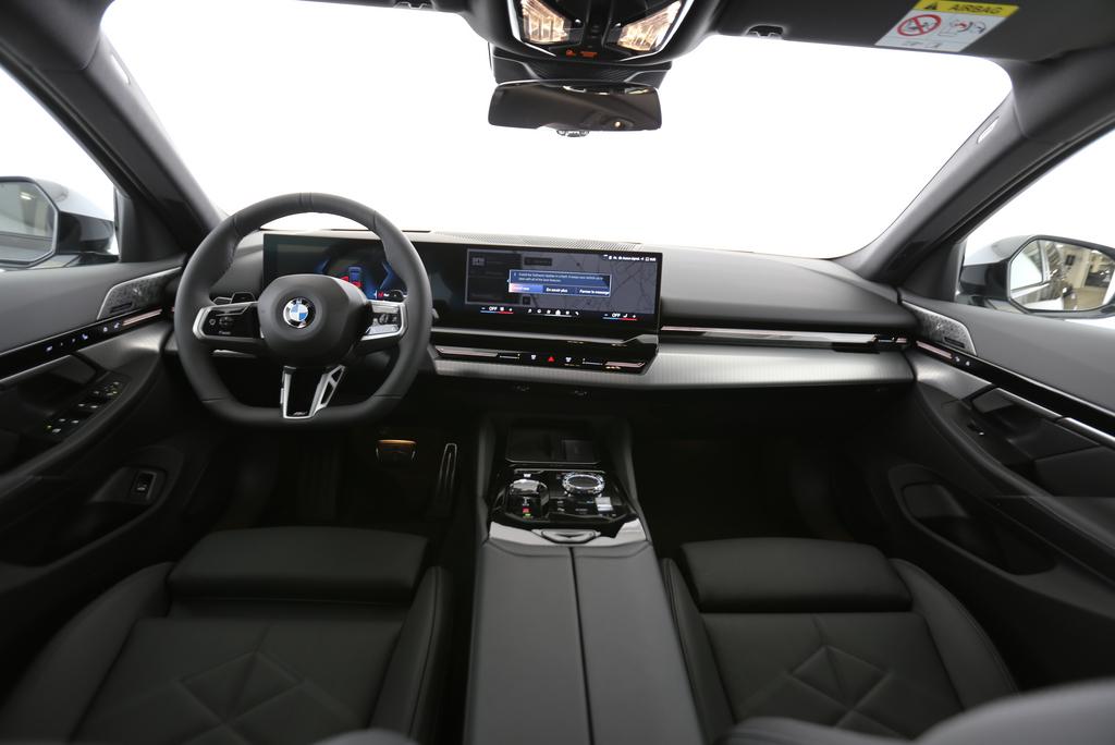 BMW 520d xDrive Touring-image-3