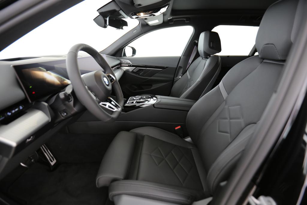 BMW 520d xDrive Touring-image-1