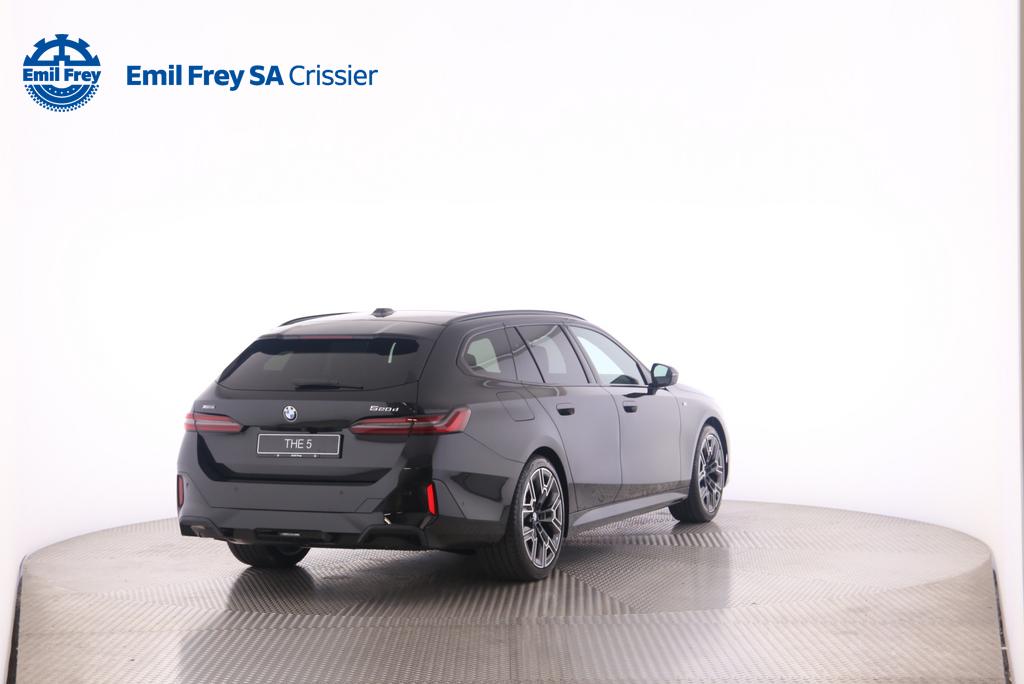 BMW 520d xDrive Touring-image-5