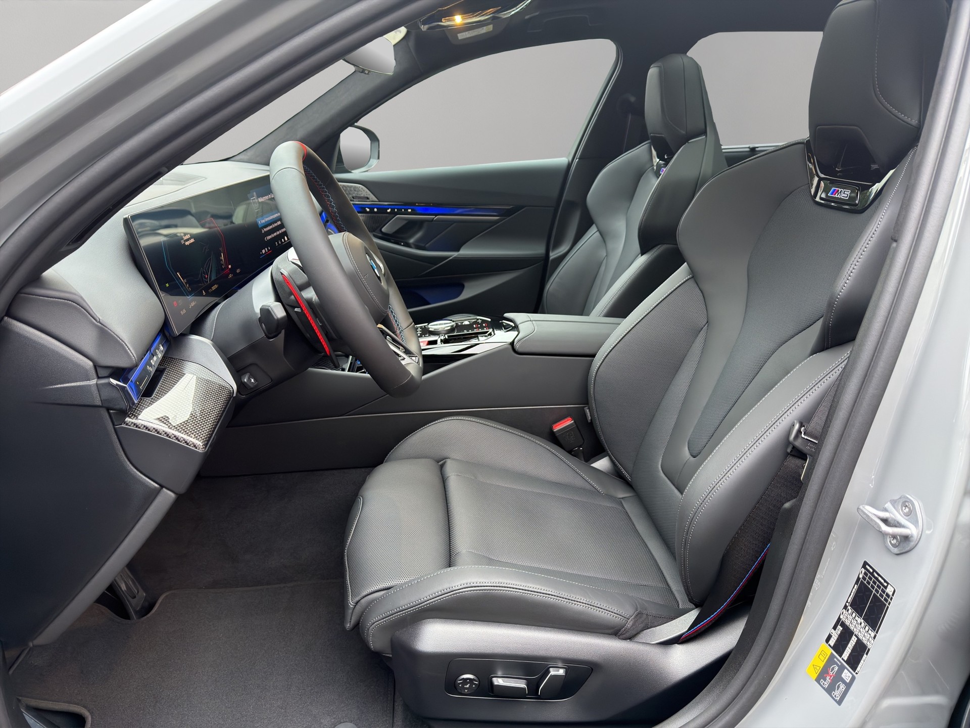 BMW M5 xDrive Touring-image-9