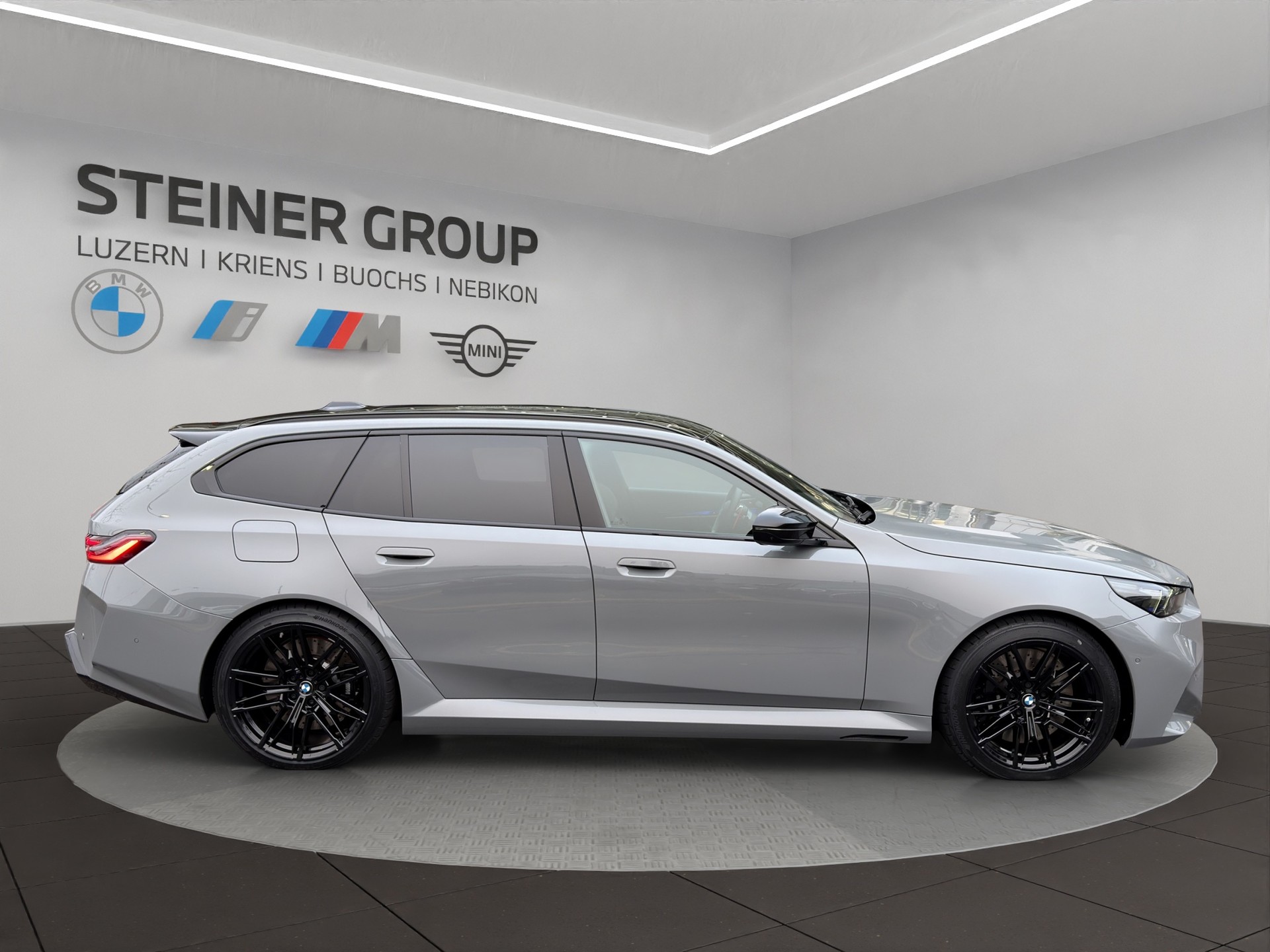 BMW M5 xDrive Touring-image-3
