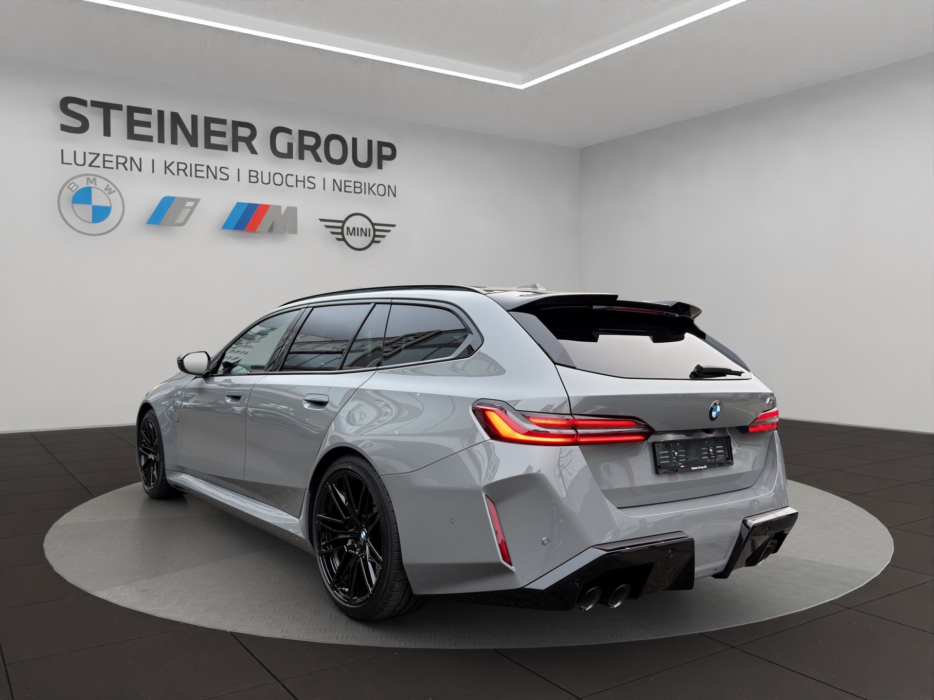 BMW M5 xDrive Touring-image-6