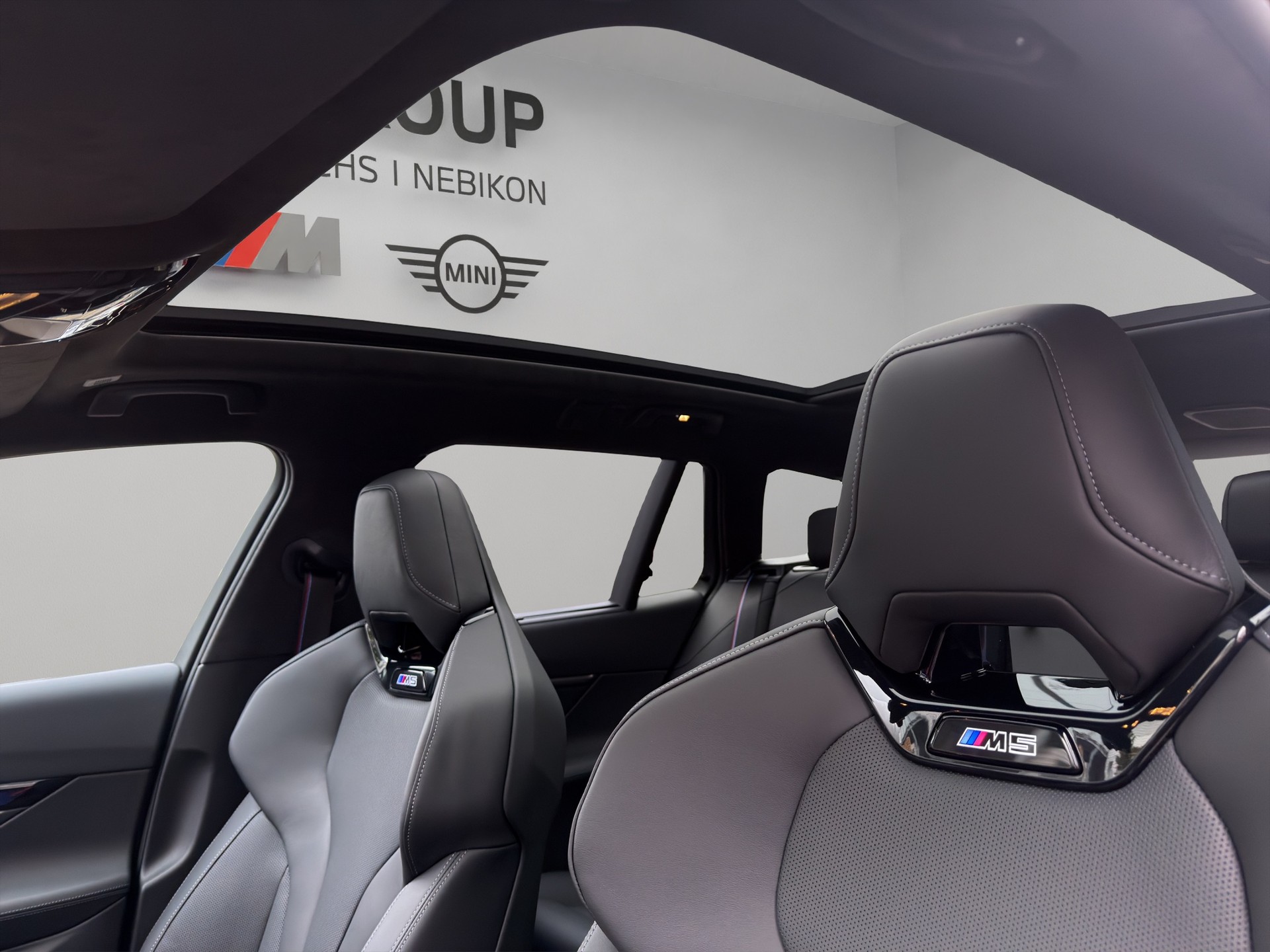 BMW M5 xDrive Touring-image-11