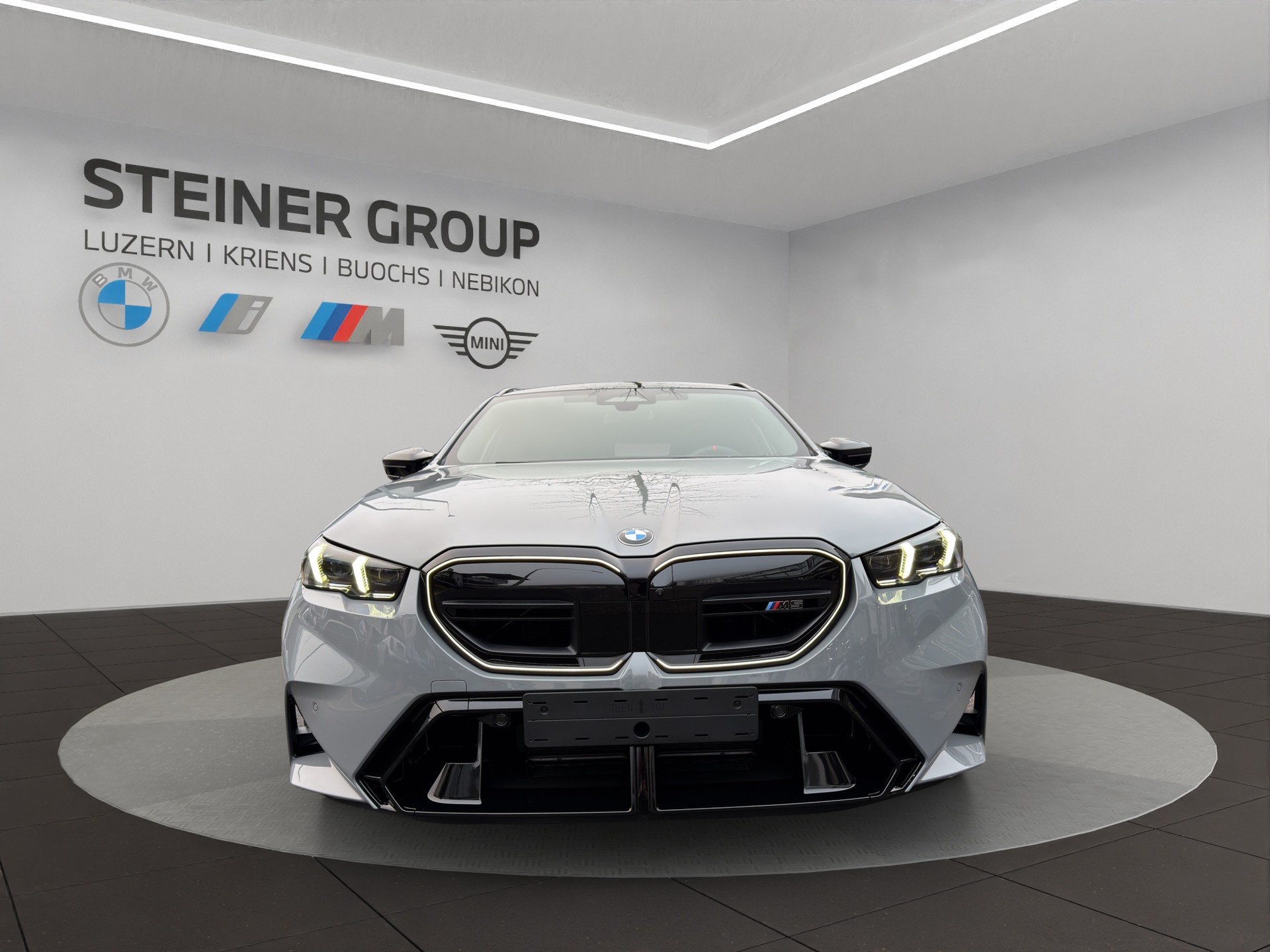 BMW M5 xDrive Touring-image-1