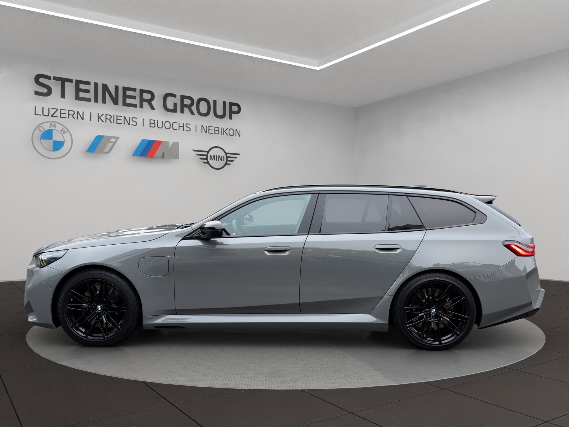 BMW M5 xDrive Touring-image-7